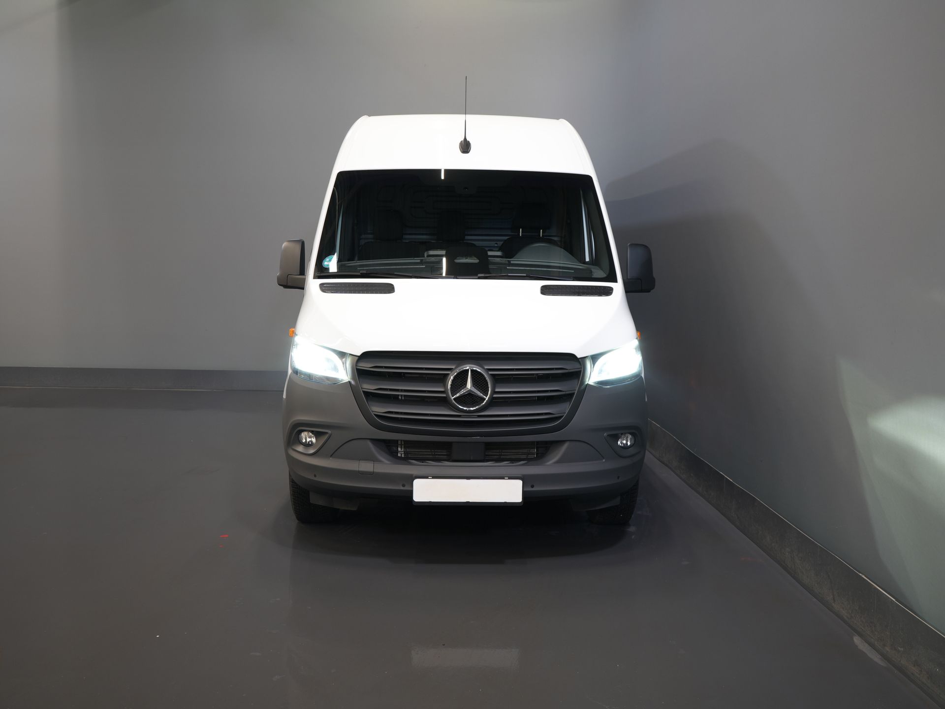 Mercedes-Benz Sprinter Bestelbus 317 Aut. L2H2 BPM VRIJ! LED/ 270 Gr.Deuren/ Gev.Stoel/ Stoelverw./ Navi/ Camera/ PDC/ Betimmerd/ Cruise 6