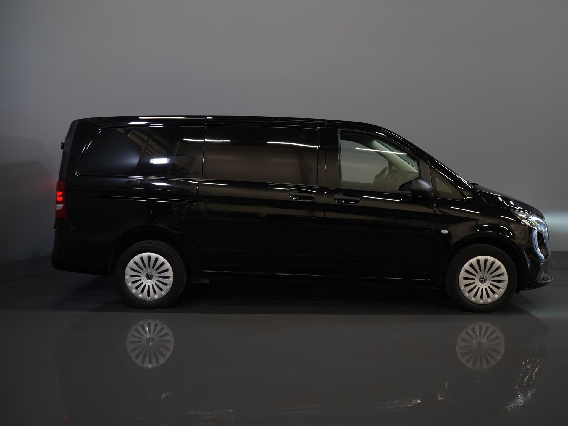 Mercedes-Benz Vito Bestelbus 116 CDI Aut. L2 BPM VRIJ! LED/ Carplay/ 270Gr.Deuren/ Stoelverw./ Navi/ Camera/ Cruise/ PDC/ Trekhaak 10