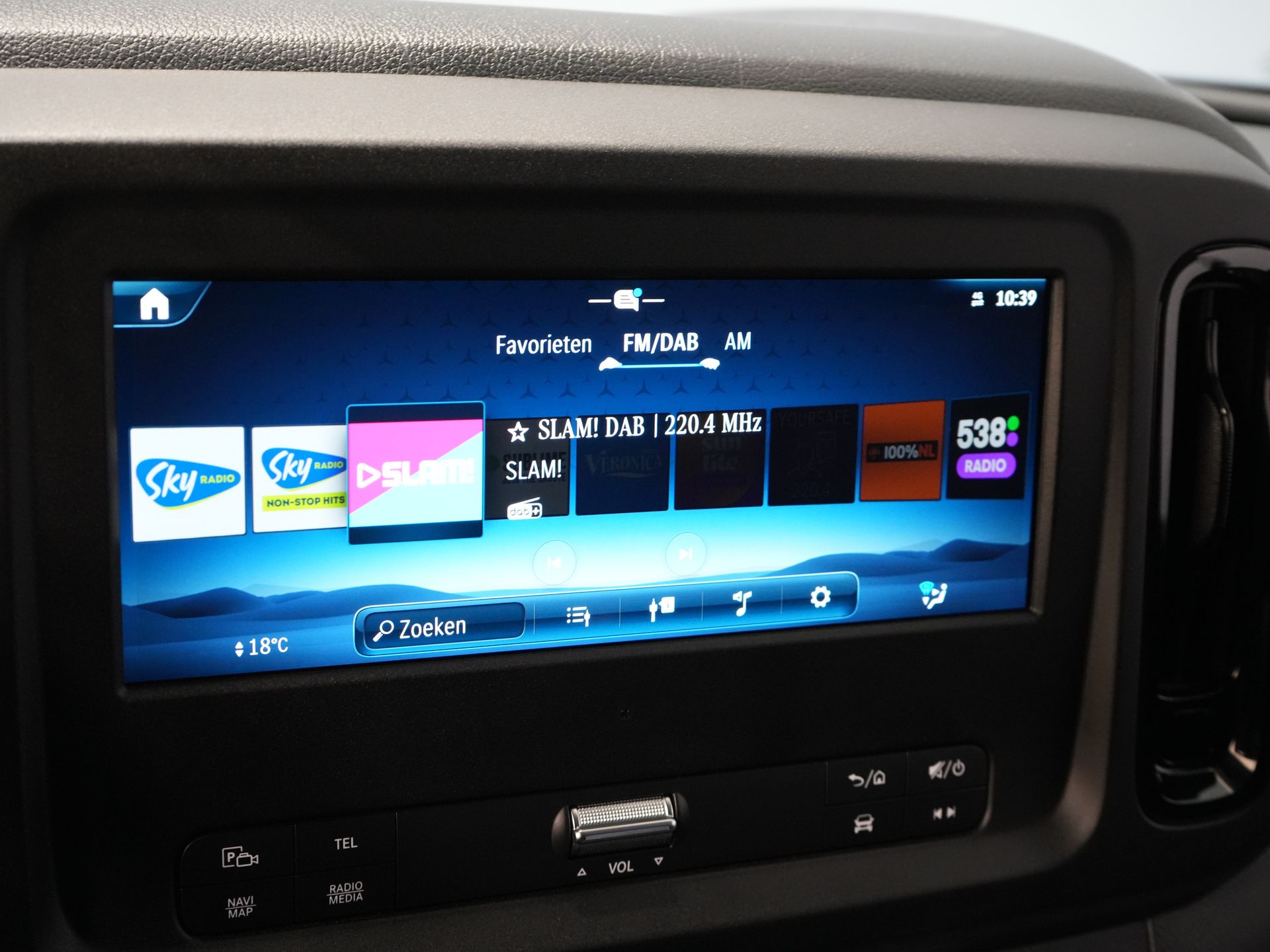 Mercedes-Benz Vito Bestelbus 116 CDI Aut. L2 BPM VRIJ! LED/ Carplay/ 270Gr.Deuren/ Stoelverw./ Navi/ Camera/ Cruise/ PDC/ Trekhaak 24