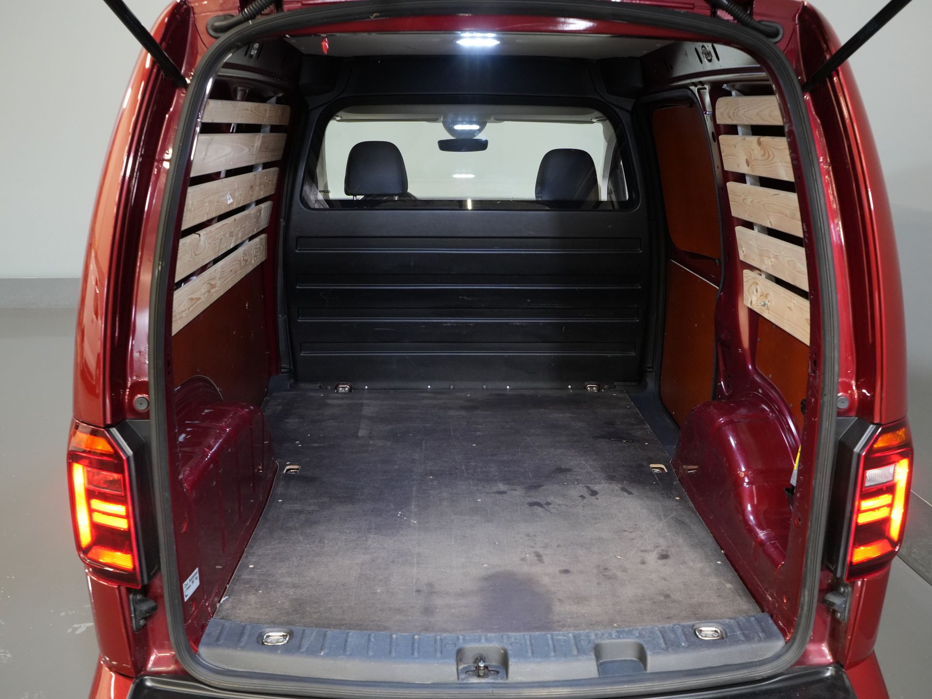 Volkswagen Caddy Bestelbus 2.0 TDI 100 pk C-Edition DSG Aut. BPM VRIJ! Bi-Xenon/ Adapt. Cruise/ Leder/ Climate/ Alarm III/ Carplay/ Stoelverw./ Roofrails/  14