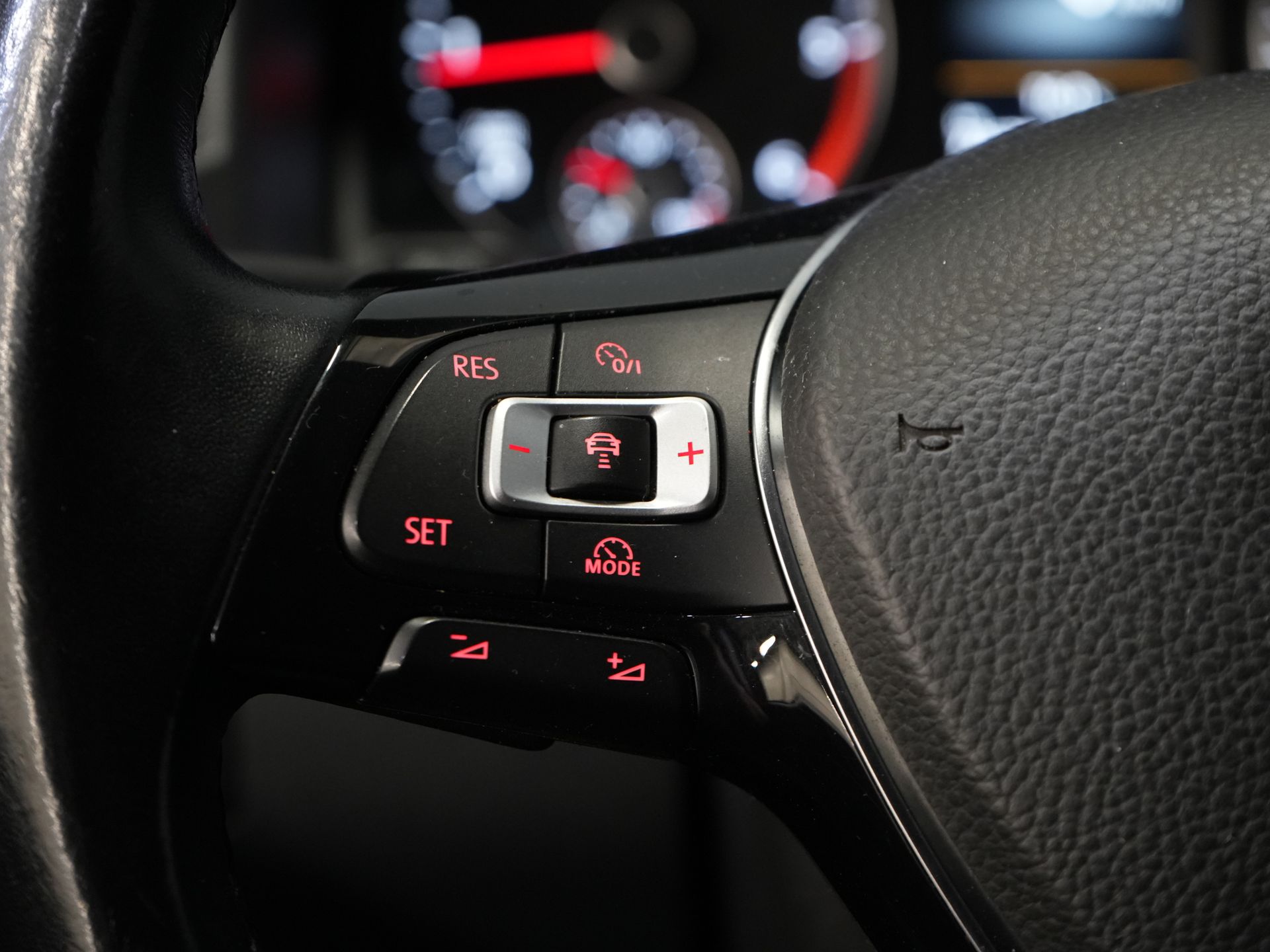 Volkswagen Caddy Bestelbus 2.0 TDI 100 pk C-Edition DSG Aut. BPM VRIJ! Bi-Xenon/ Adapt. Cruise/ Leder/ Climate/ Alarm III/ Carplay/ Stoelverw./ Roofrails/  18