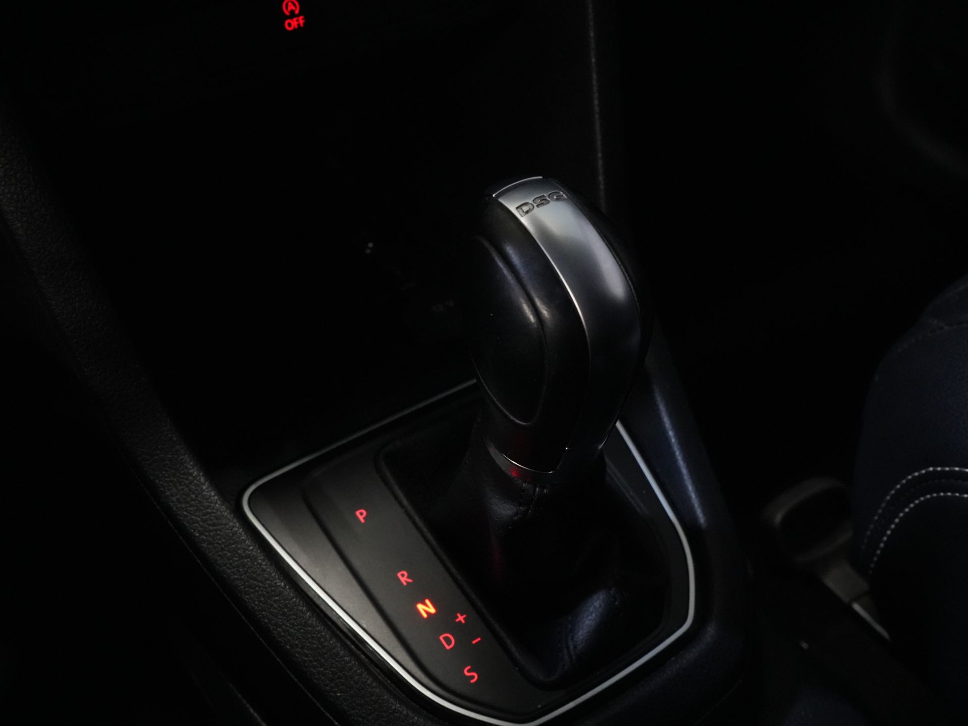 Volkswagen Caddy Bestelbus 2.0 TDI 100 pk C-Edition DSG Aut. BPM VRIJ! Bi-Xenon/ Adapt. Cruise/ Leder/ Climate/ Alarm III/ Carplay/ Stoelverw./ Roofrails/  20