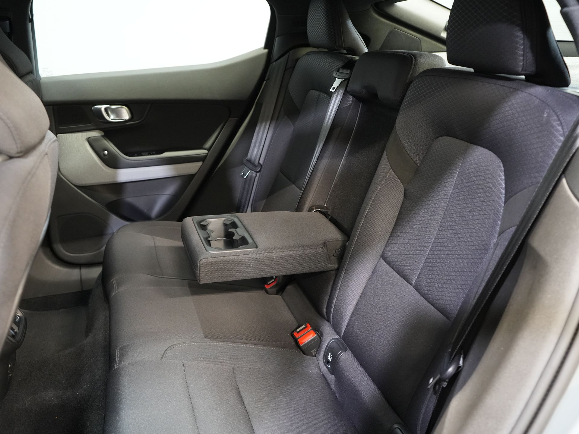 Polestar 2 Sedan Long Range 78 kWh 551 km WLTP 94% SOH LED/ Adapt.Cruise/ Memory/ Stoelverw./ Carplay/ Navi/ Climate 17