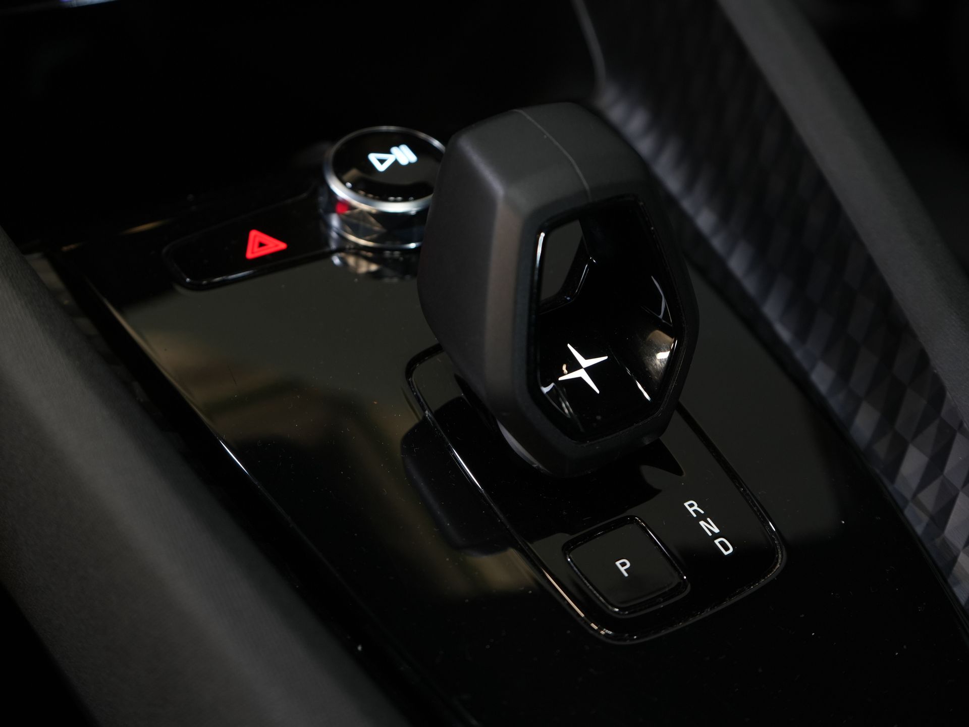 Polestar 2 Sedan Long Range 78 kWh 551 km WLTP 94% SOH LED/ Adapt.Cruise/ Memory/ Stoelverw./ Carplay/ Navi/ Climate 23