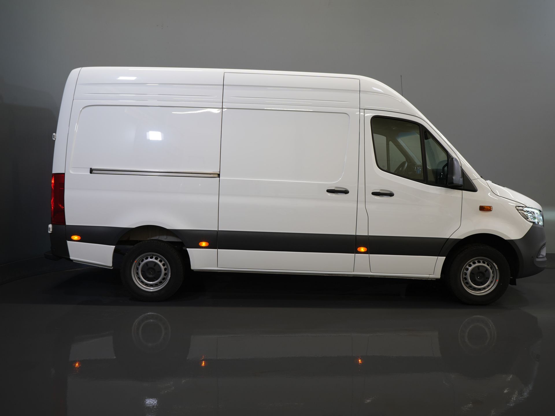 Mercedes-Benz Sprinter Bestelbus 317 CDI Aut. L2H2 BPM VRIJ! LED/ Gev.Stoel/ 270Gr.Deuren/ Stoelverw./ Navi/ Camera/ PDC/ Cruise 10
