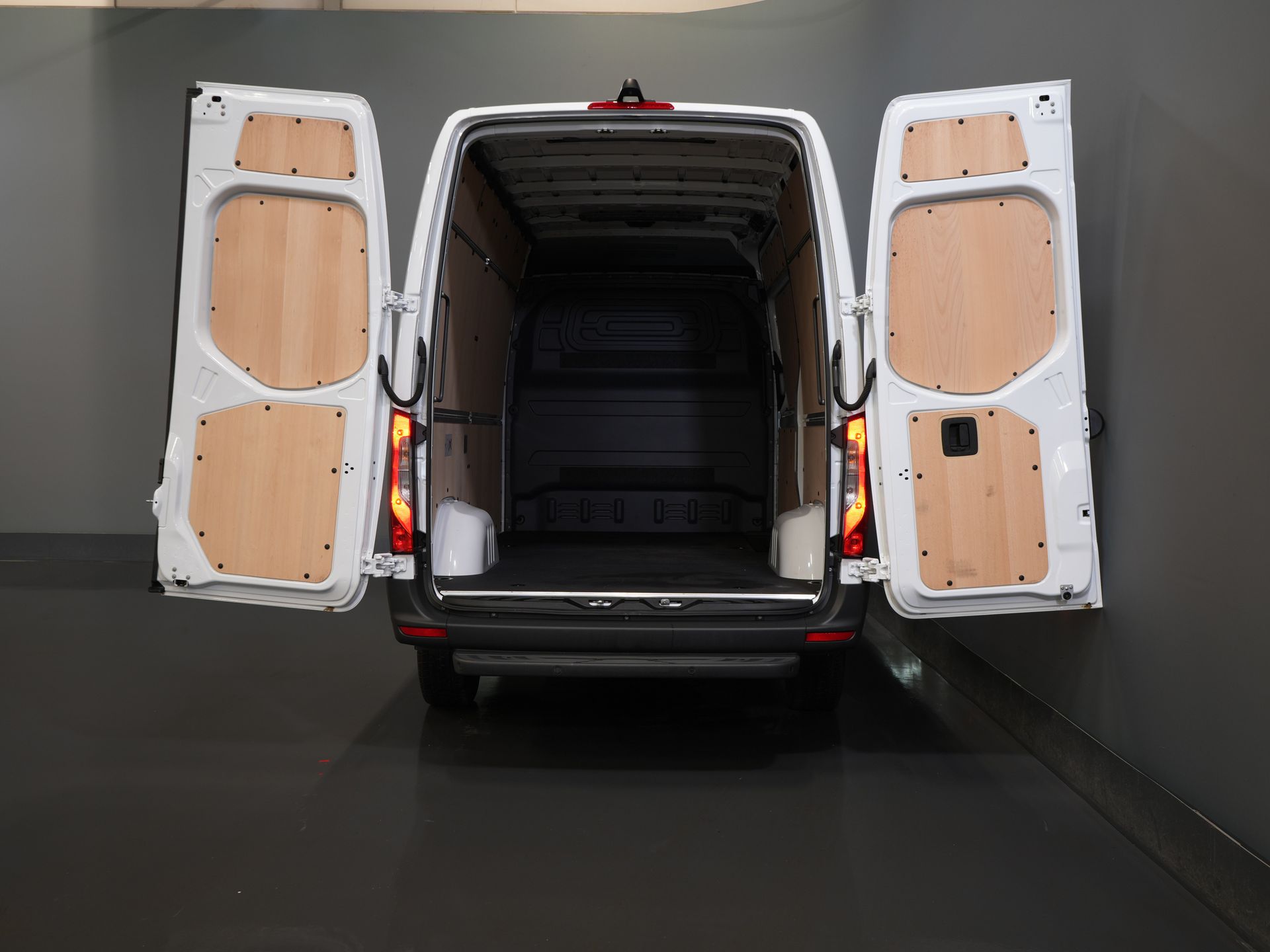 Mercedes-Benz Sprinter Bestelbus 317 CDI Aut. L2H2 BPM VRIJ! LED/ Gev.Stoel/ 270Gr.Deuren/ Stoelverw./ Navi/ Camera/ PDC/ Cruise 4