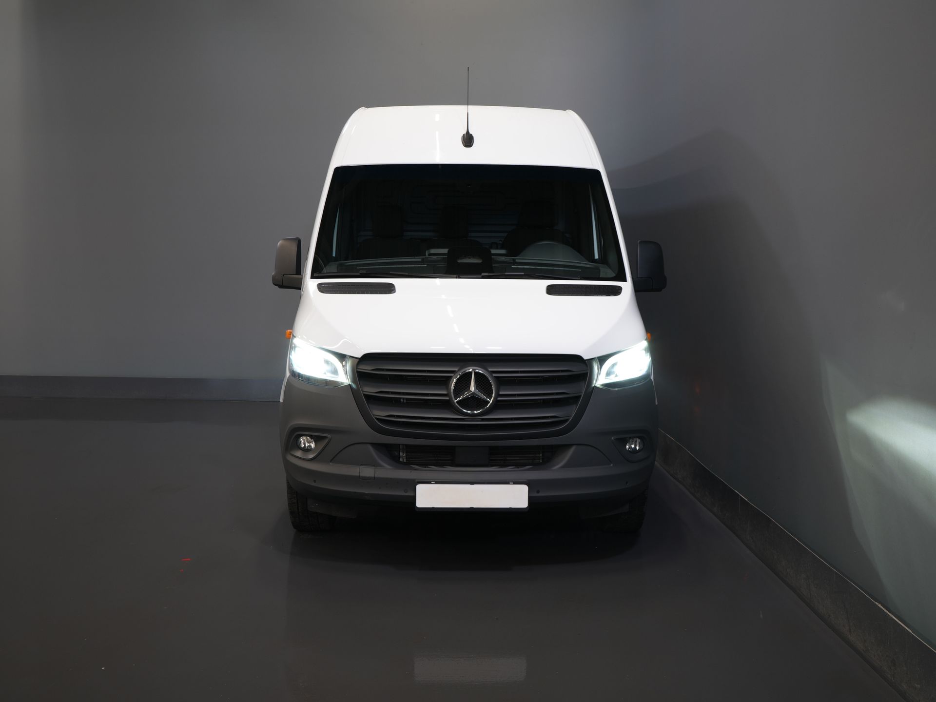 Mercedes-Benz Sprinter Bestelbus 317 CDI Aut. L2H2 BPM VRIJ! LED/ Gev.Stoel/ 270Gr.Deuren/ Stoelverw./ Navi/ Camera/ PDC/ Cruise 6