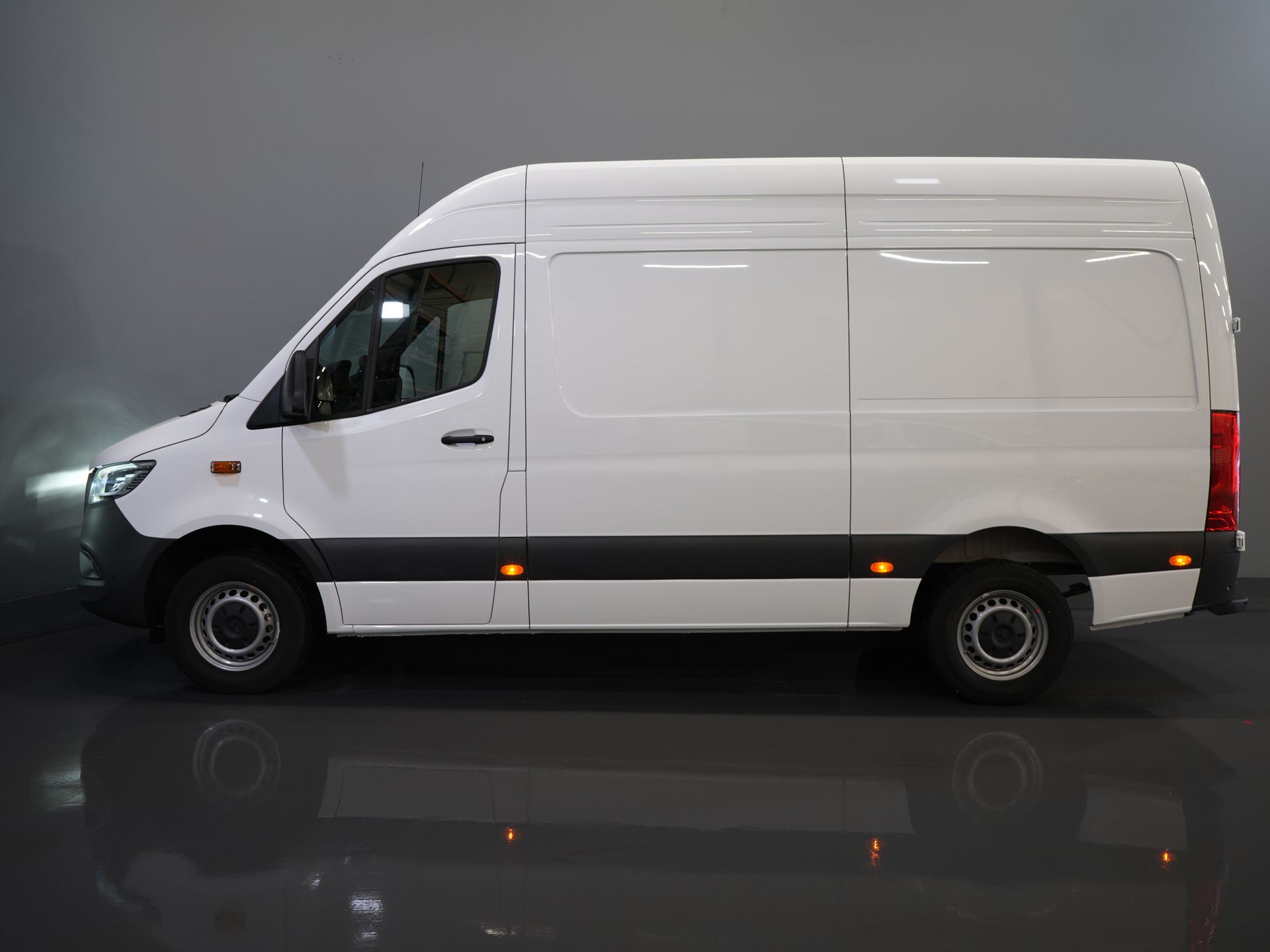 Mercedes-Benz Sprinter Bestelbus 317 CDI Aut. L2H2 BPM VRIJ! LED/ Gev.Stoel/ 270Gr.Deuren/ Stoelverw./ Navi/ Camera/ PDC/ Cruise 9