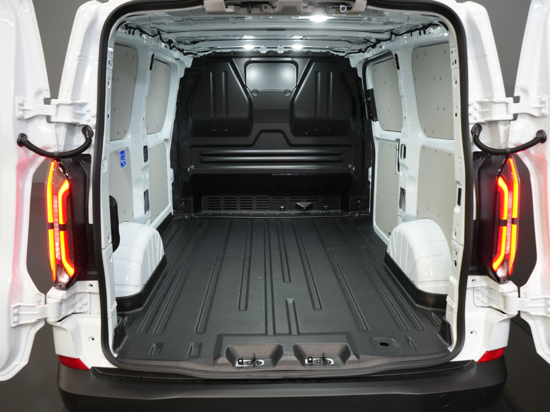 Ford E-Transit Custom Bestelbus 320 Trend 65 kWh 330 km WLTP LED/ Snellader/ 2.3t Trekverm./ Stoelverw./ Carplay/ Climate/ Camera/ PDC/ Cruise 14