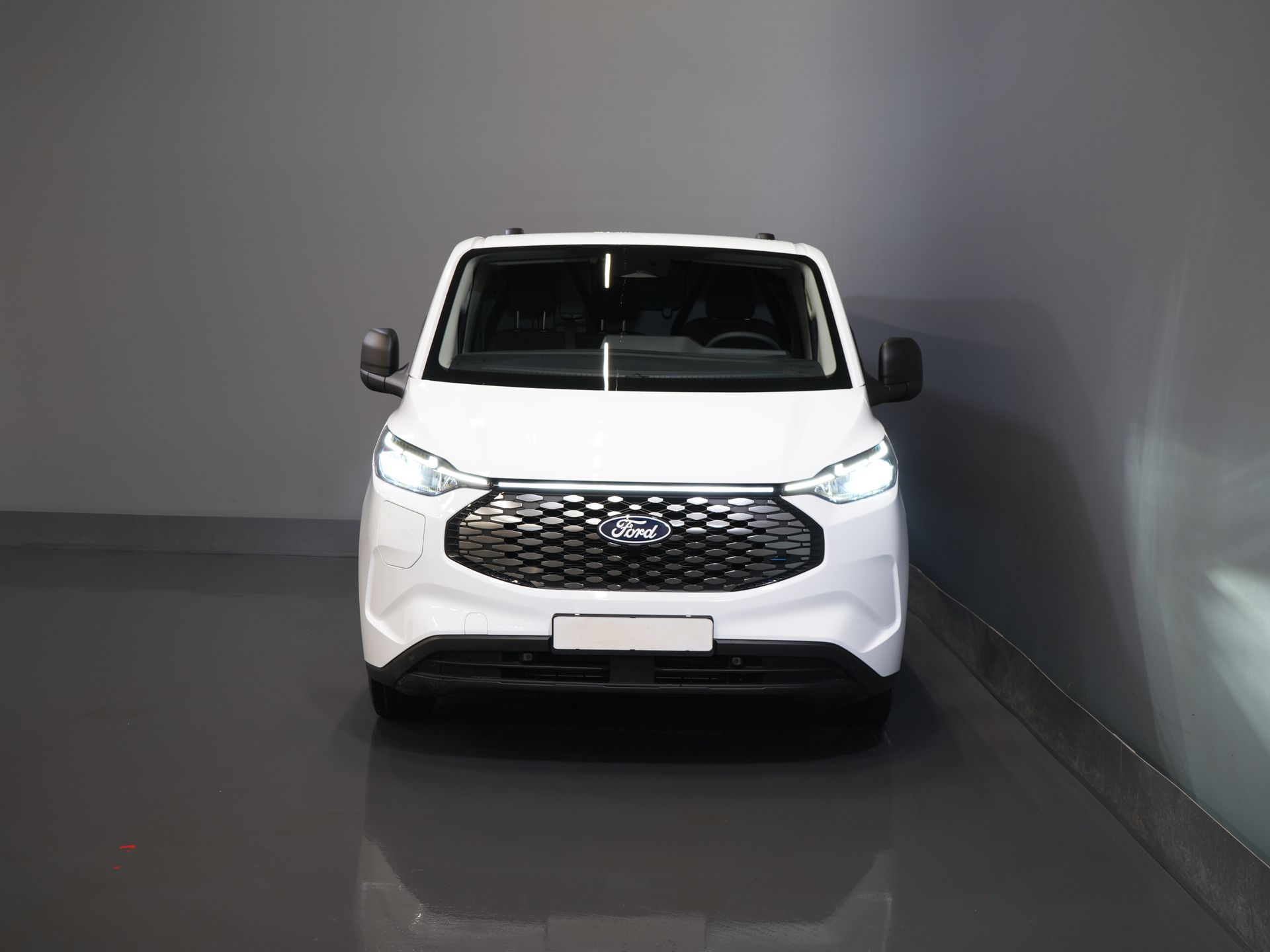 Ford E-Transit Custom Bestelbus 320 Trend 65 kWh 330 km WLTP LED/ Snellader/ 2.3t Trekverm./ Stoelverw./ Carplay/ Climate/ Camera/ PDC/ Cruise 6