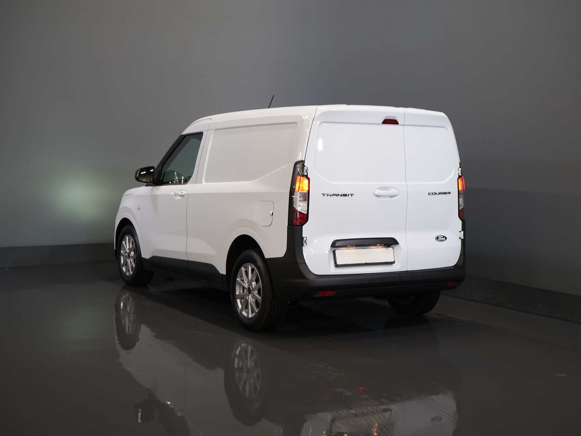 Ford Transit Courier Bestelbus 1.5 TDCi 100 pk Limited BPM VRIJ! Virtual Cockpit/ Stoelverw./ Stuurverw./ Carplay/ Camera/ PDC/ LMV/ Climate/ Cruise 1