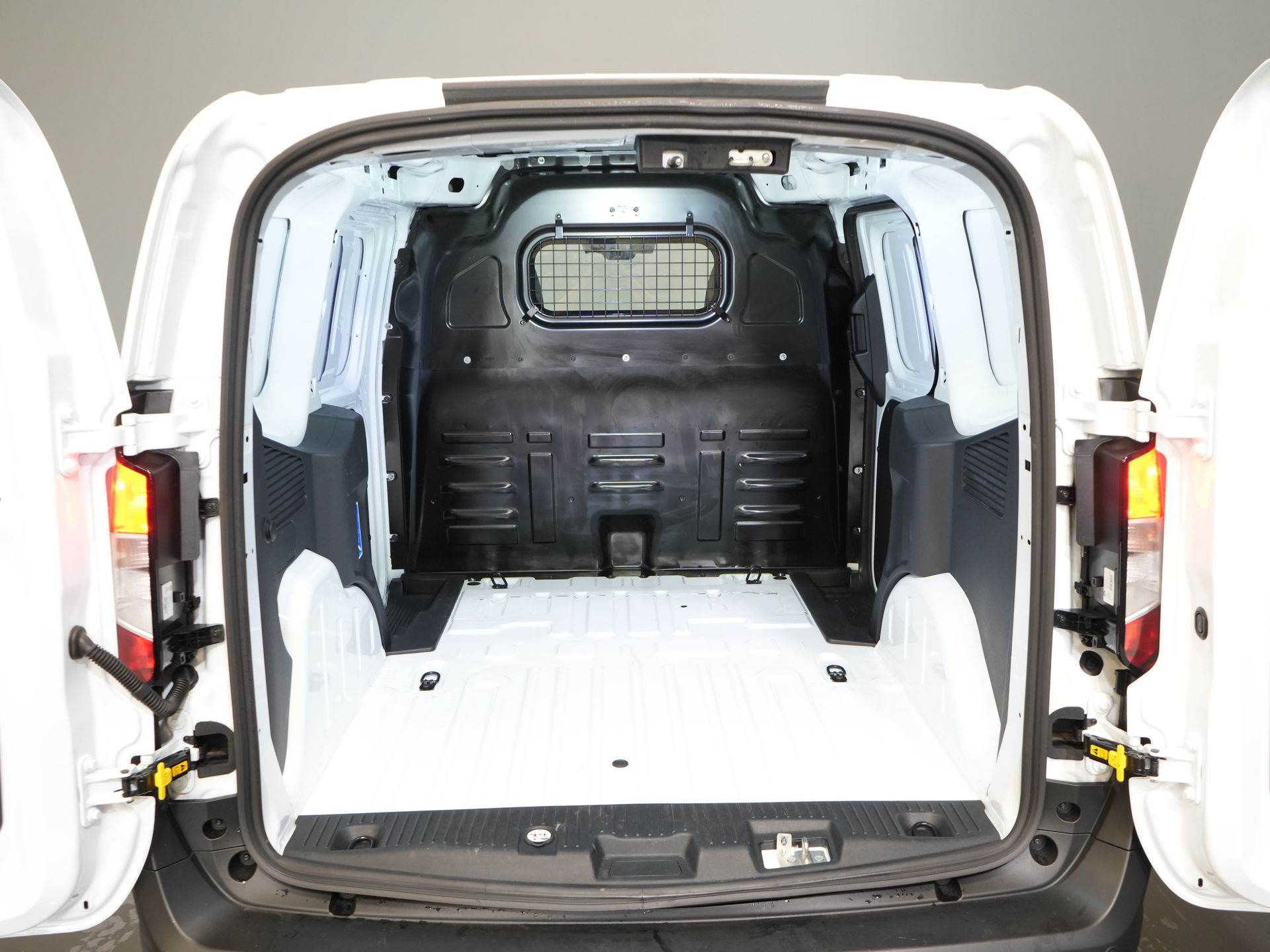 Ford Transit Courier Bestelbus 1.5 TDCi 100 pk Limited BPM VRIJ! Virtual Cockpit/ Stoelverw./ Stuurverw./ Carplay/ Camera/ PDC/ LMV/ Climate/ Cruise 14