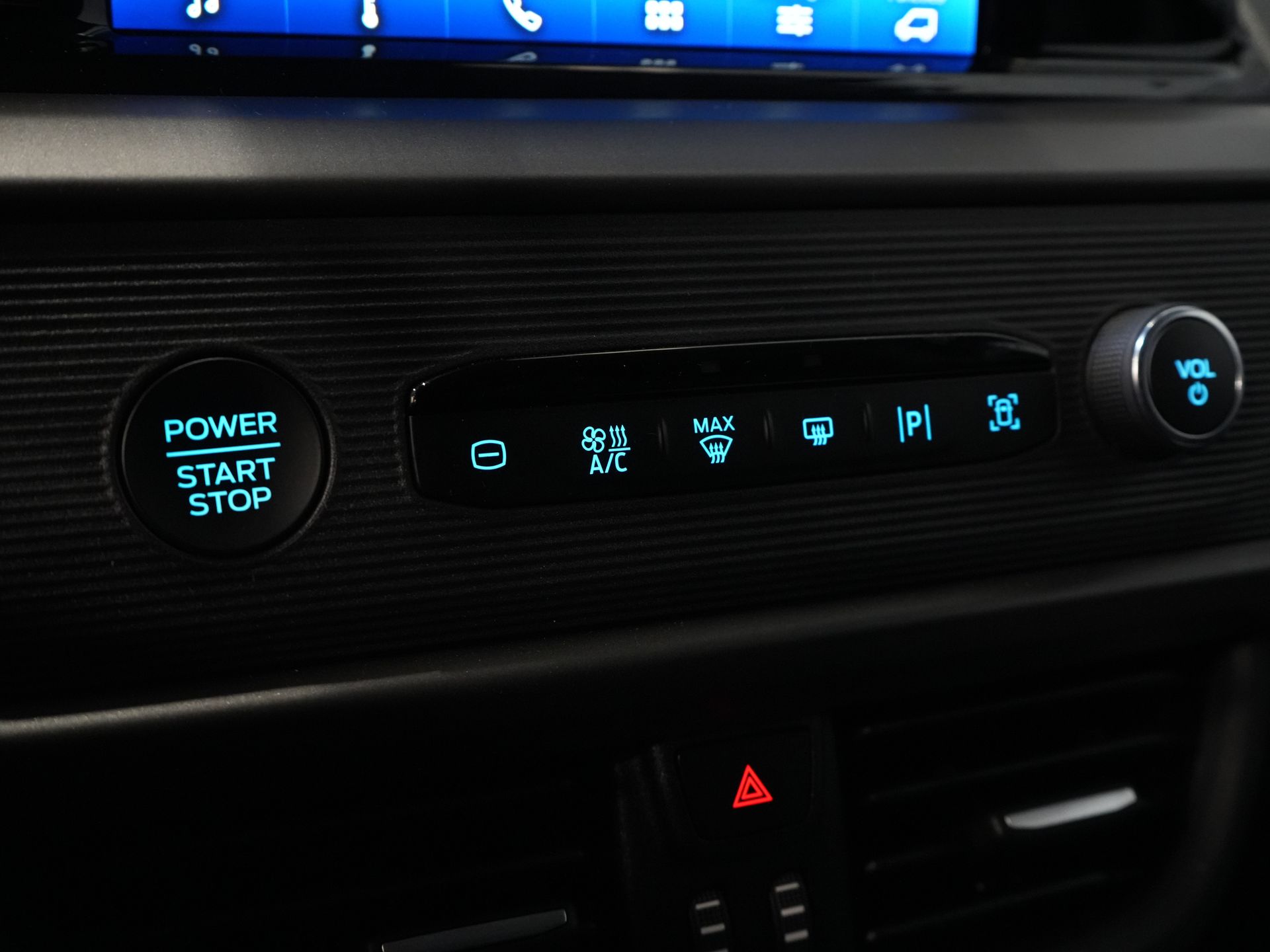 Ford Transit Courier Bestelbus 1.5 TDCi 100 pk Limited BPM VRIJ! Virtual Cockpit/ Stoelverw./ Stuurverw./ Carplay/ Camera/ PDC/ LMV/ Climate/ Cruise 19