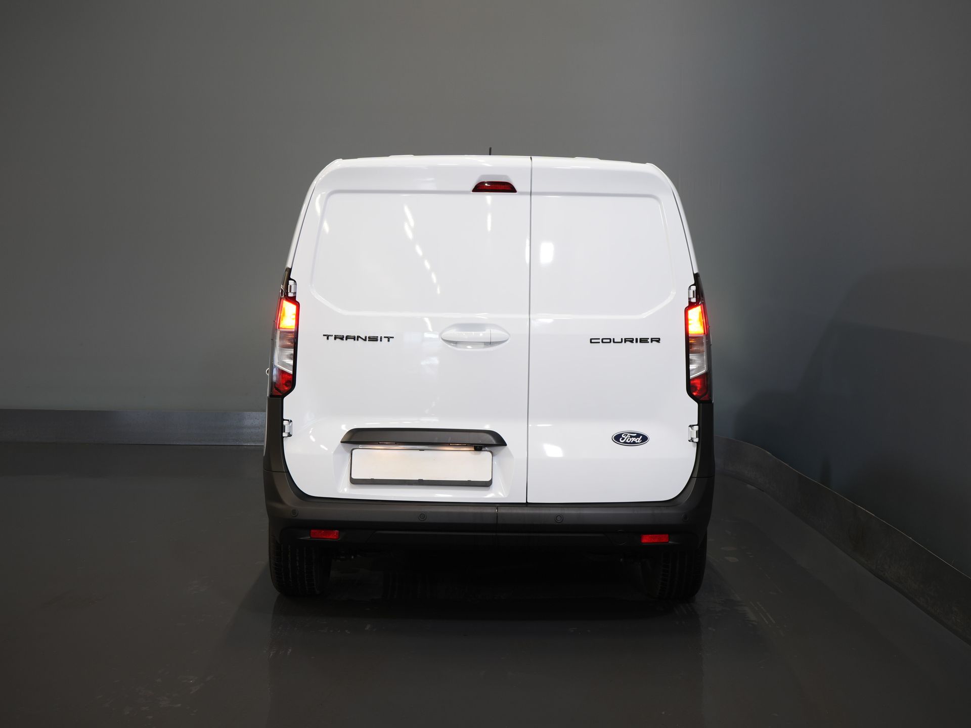 Ford Transit Courier Bestelbus 1.5 TDCi 100 pk Limited BPM VRIJ! Virtual Cockpit/ Stoelverw./ Stuurverw./ Carplay/ Camera/ PDC/ LMV/ Climate/ Cruise 5