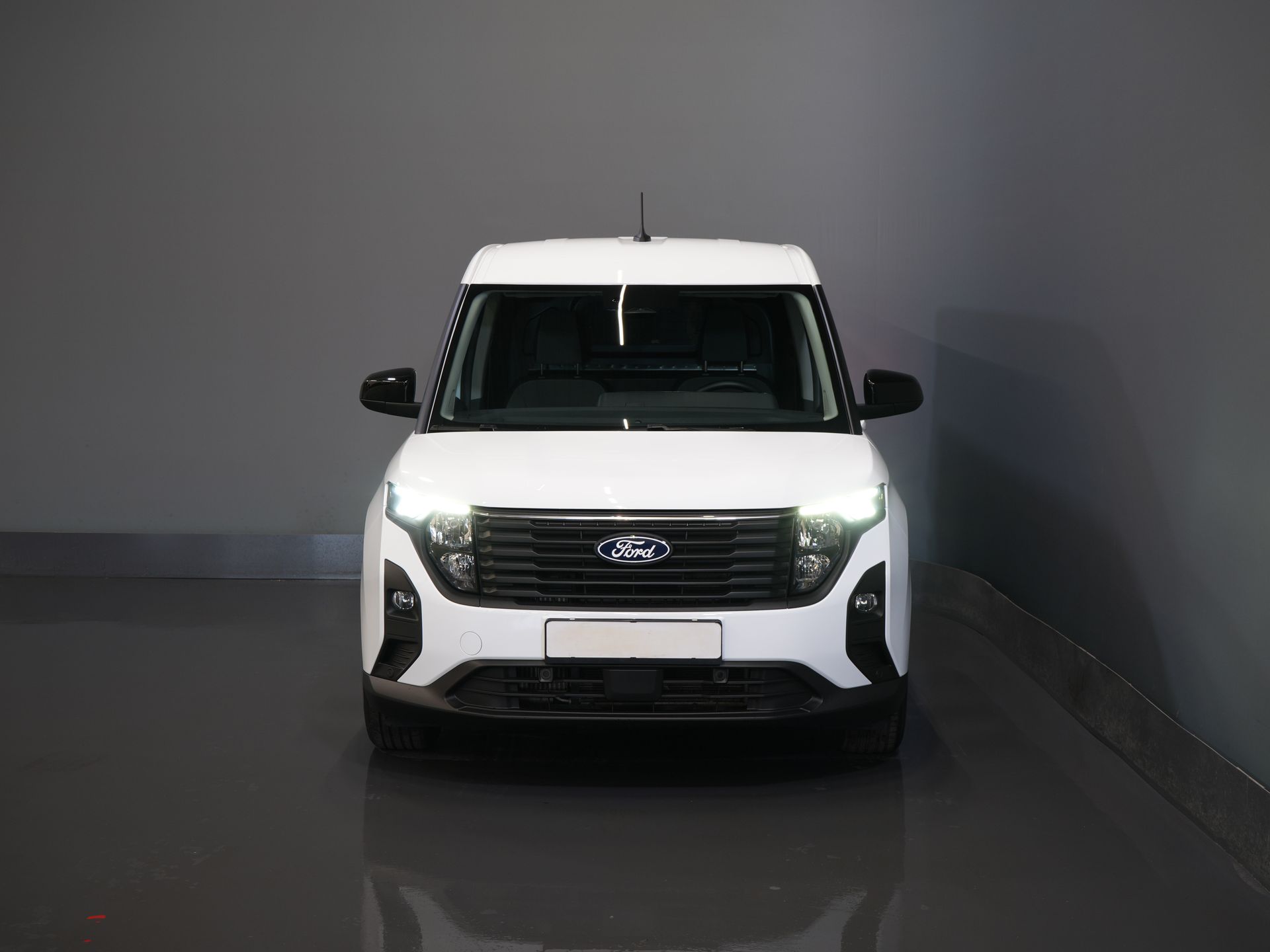 Ford Transit Courier Bestelbus 1.5 TDCi 100 pk Limited BPM VRIJ! Virtual Cockpit/ Stoelverw./ Stuurverw./ Carplay/ Camera/ PDC/ LMV/ Climate/ Cruise 6