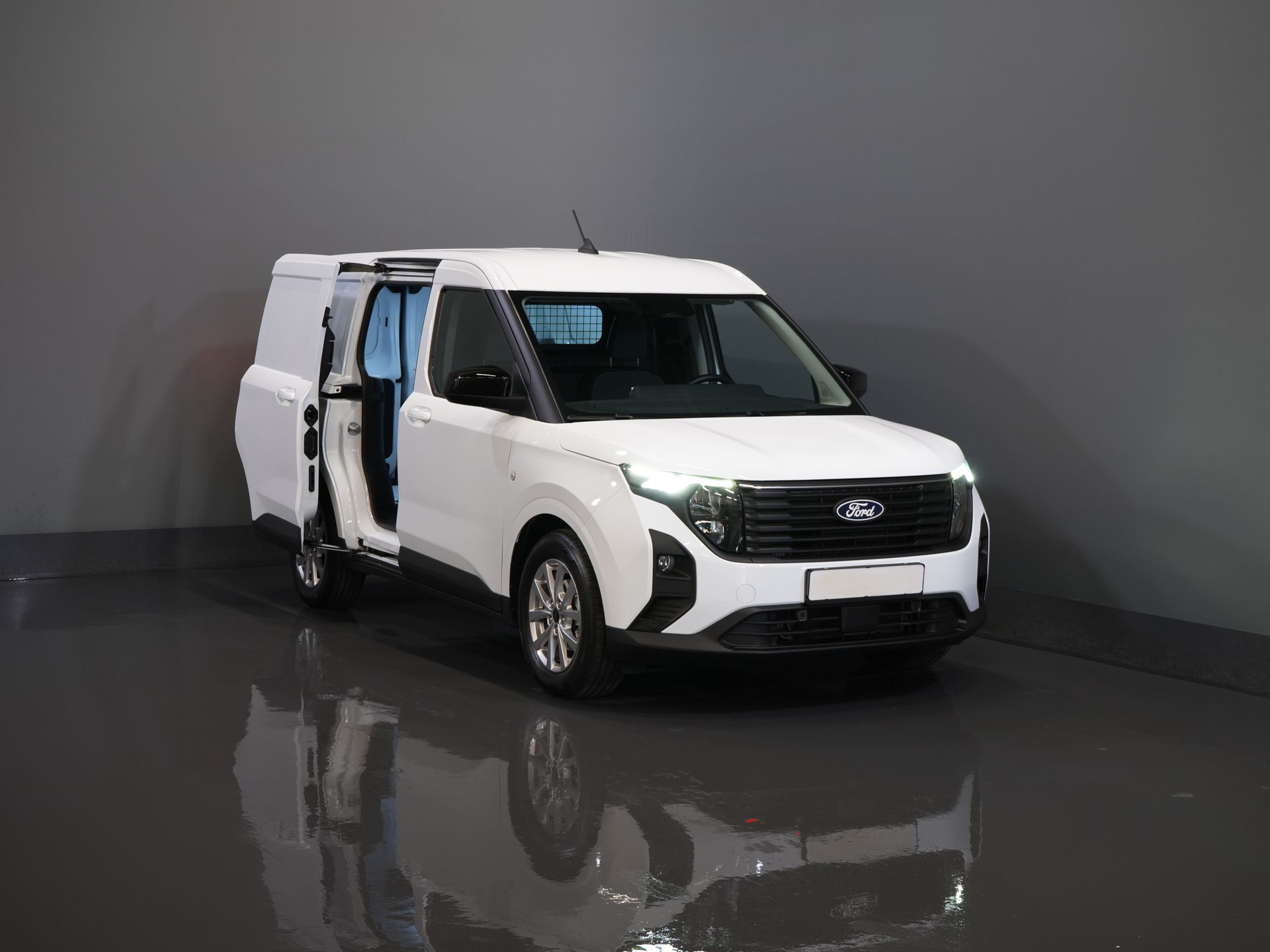 Ford Transit Courier Bestelbus 1.5 TDCi 100 pk Limited BPM VRIJ! Virtual Cockpit/ Stoelverw./ Stuurverw./ Carplay/ Camera/ PDC/ LMV/ Climate/ Cruise 8