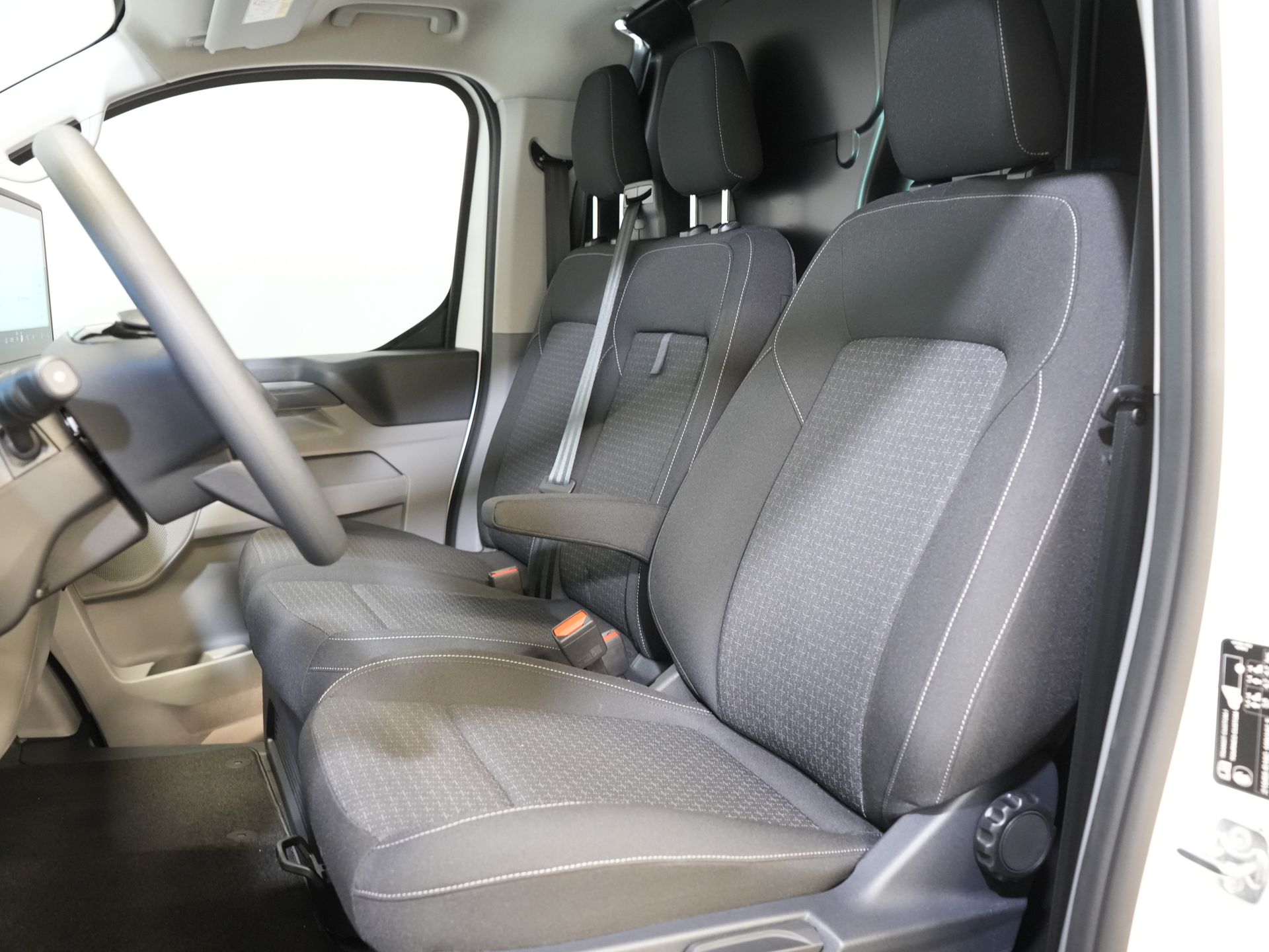 Ford E-Transit Custom Bestelbus 320 Trend 65 kWh 330 km WLTP LED/ Snellader/ 2.3t Trekverm./ Stoelverw./ Carplay/ Climate/ Camera/ PDC/ Cruise 11