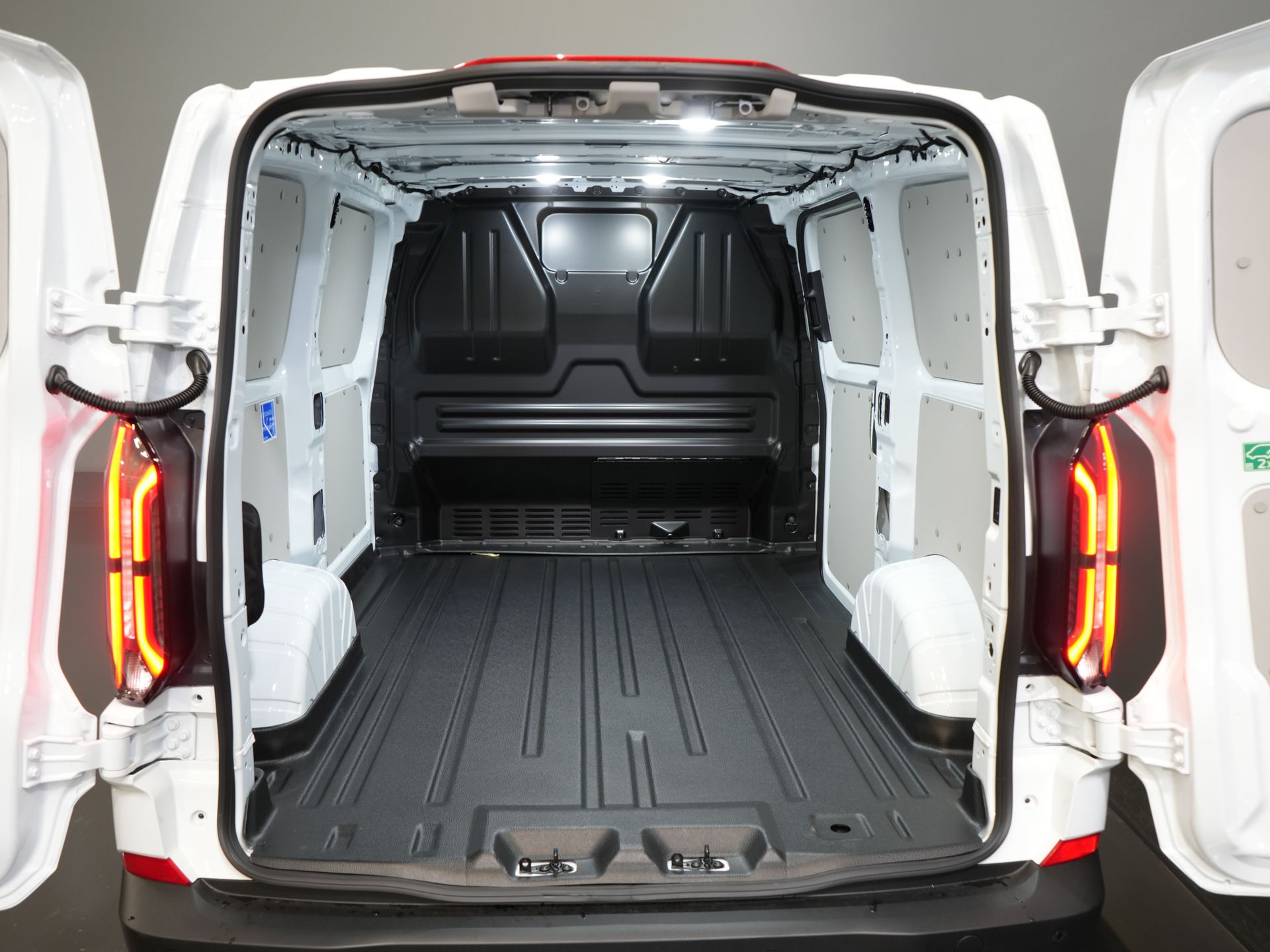 Ford E-Transit Custom Bestelbus 320 Trend 65 kWh 330 km WLTP LED/ Snellader/ 2.3t Trekverm./ Stoelverw./ Carplay/ Climate/ Camera/ PDC/ Cruise 14