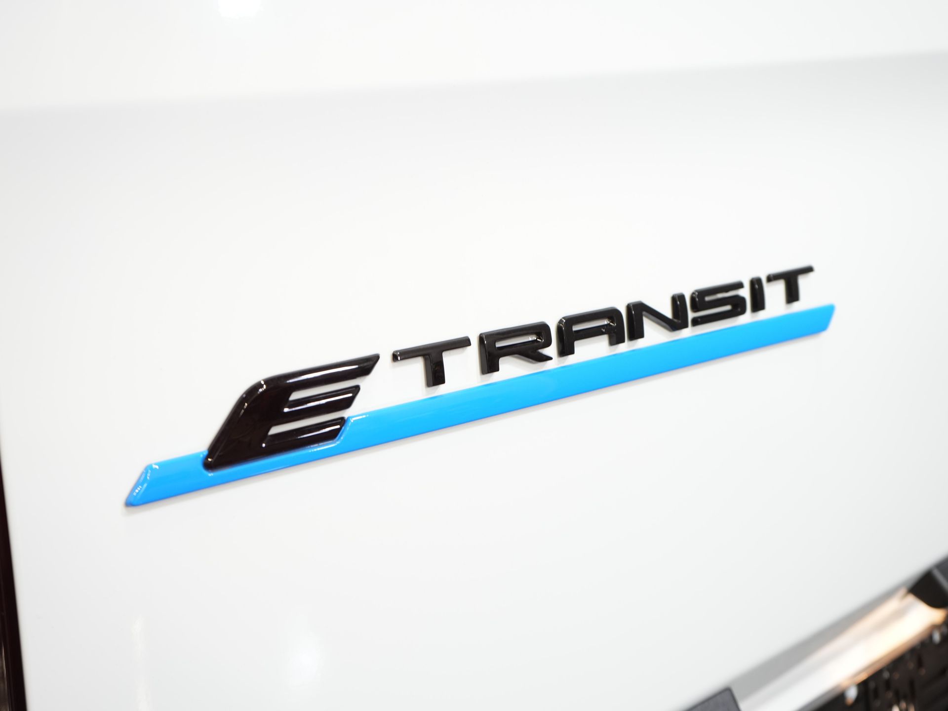 Ford E-Transit Custom Bestelbus 320 Trend 65 kWh 330 km WLTP LED/ Snellader/ 2.3t Trekverm./ Stoelverw./ Carplay/ Climate/ Camera/ PDC/ Cruise 16