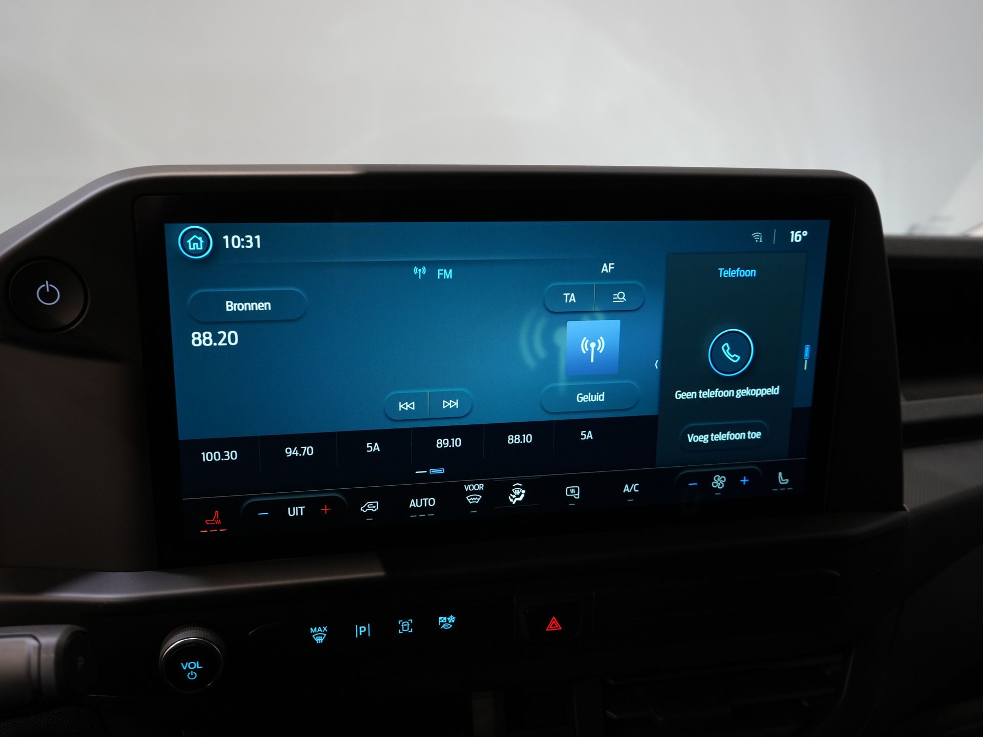 Ford E-Transit Custom Bestelbus 320 Trend 65 kWh 330 km WLTP LED/ Snellader/ 2.3t Trekverm./ Stoelverw./ Carplay/ Climate/ Camera/ PDC/ Cruise 20