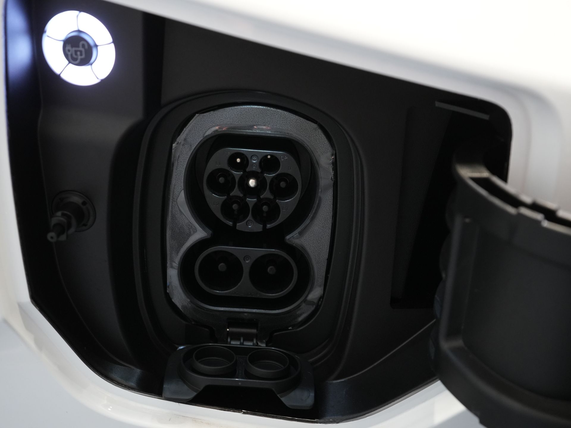 Ford E-Transit Custom Bestelbus 320 Trend 65 kWh 330 km WLTP LED/ Snellader/ 2.3t Trekverm./ Stoelverw./ Carplay/ Climate/ Camera/ PDC/ Cruise 28