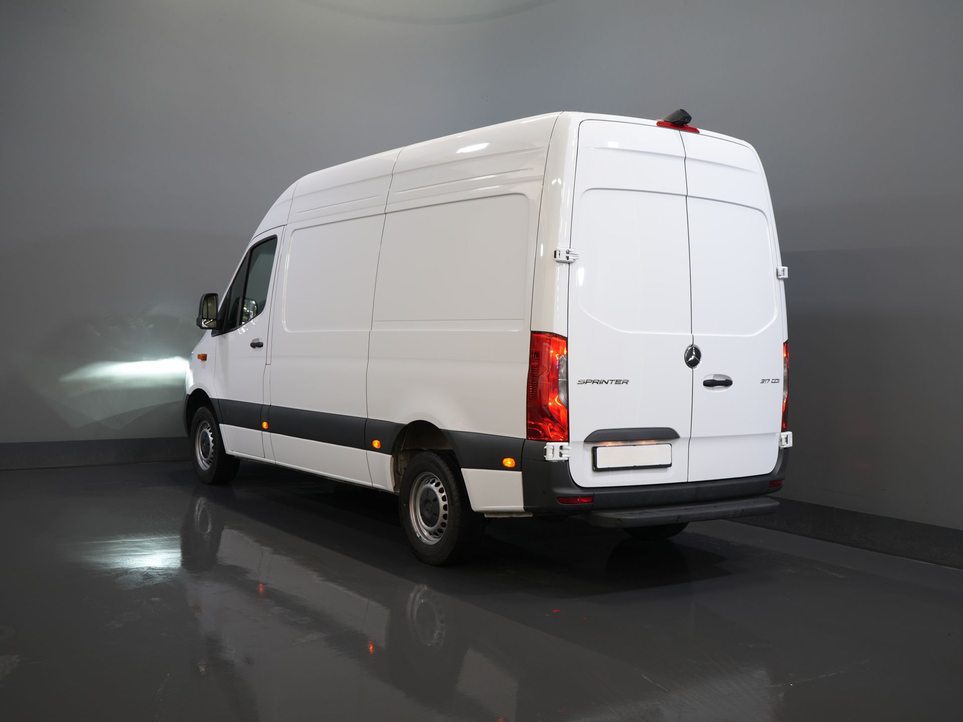 Mercedes-Benz Sprinter Bestelbus 317 CDI Aut. L2H2 LED/ Gev.Stoel/ 270 Gr.Deuren/ Stoelverw./ Navi/ Camera/ PDC/ Cruise/ Airco 1