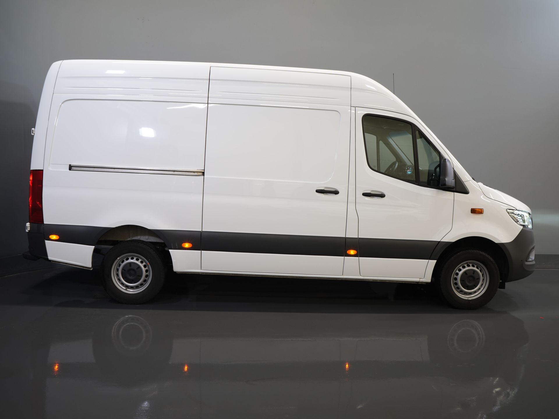 Mercedes-Benz Sprinter Bestelbus 317 CDI Aut. L2H2 LED/ Gev.Stoel/ 270 Gr.Deuren/ Stoelverw./ Navi/ Camera/ PDC/ Cruise/ Airco 10