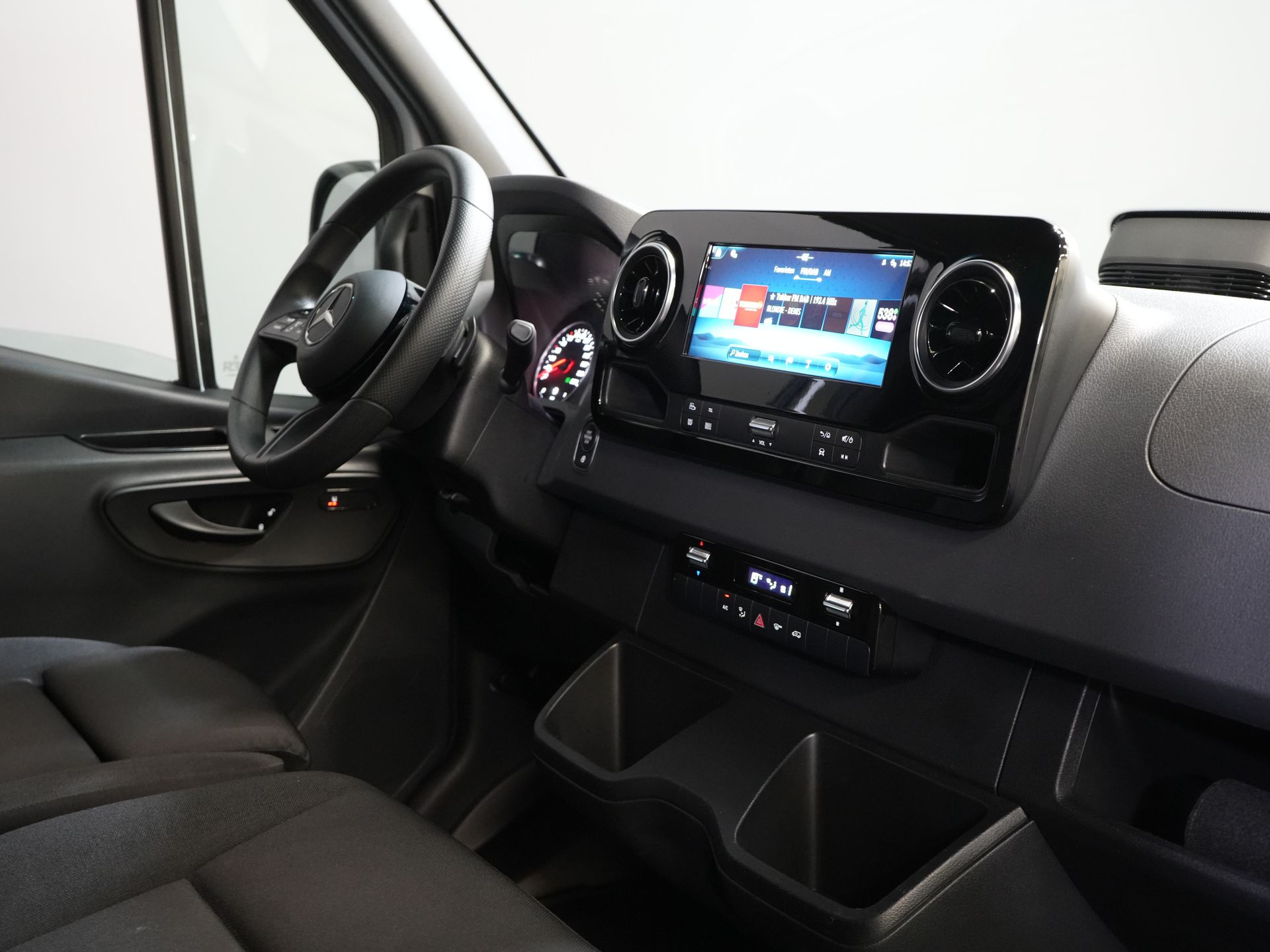 Mercedes-Benz Sprinter Bestelbus 317 CDI Aut. L2H2 LED/ Gev.Stoel/ 270 Gr.Deuren/ Stoelverw./ Navi/ Camera/ PDC/ Cruise/ Airco 2