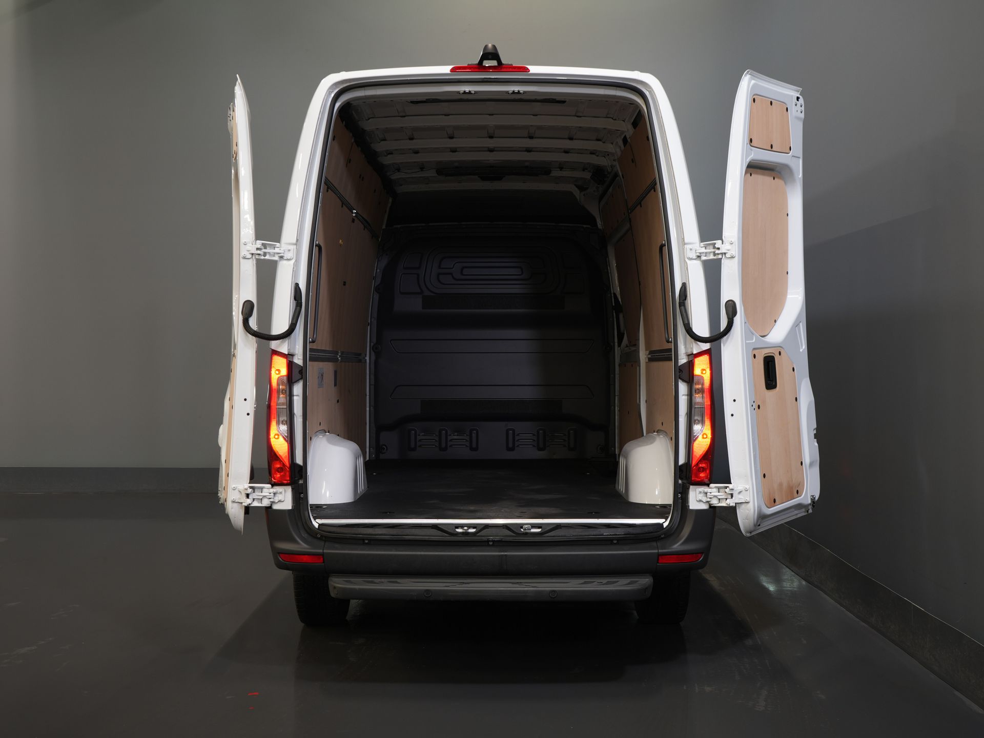 Mercedes-Benz Sprinter Bestelbus 317 CDI Aut. L2H2 LED/ Gev.Stoel/ 270 Gr.Deuren/ Stoelverw./ Navi/ Camera/ PDC/ Cruise/ Airco 4