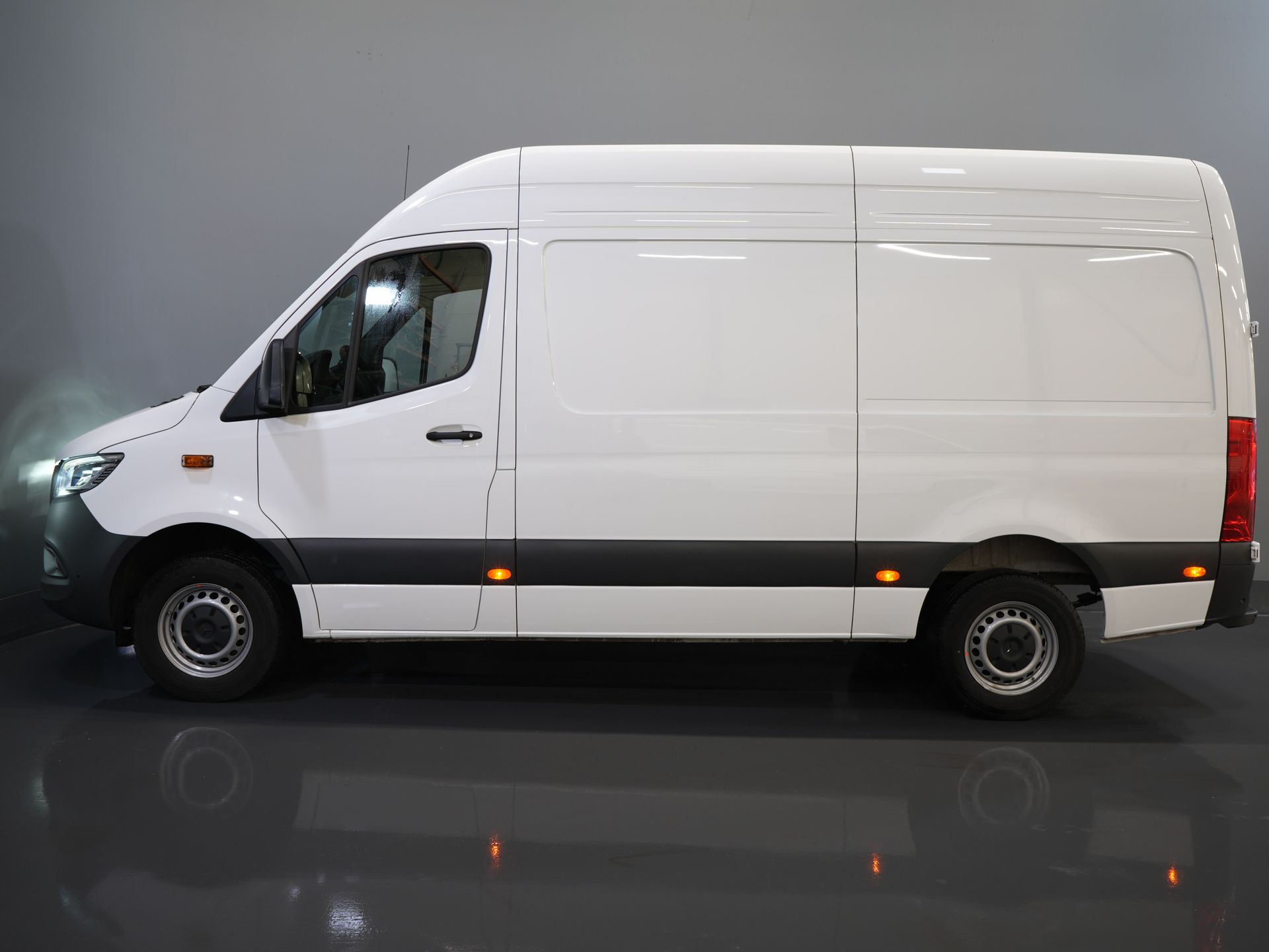 Mercedes-Benz Sprinter Bestelbus 317 CDI Aut. L2H2 LED/ Gev.Stoel/ 270 Gr.Deuren/ Stoelverw./ Navi/ Camera/ PDC/ Cruise/ Airco 9