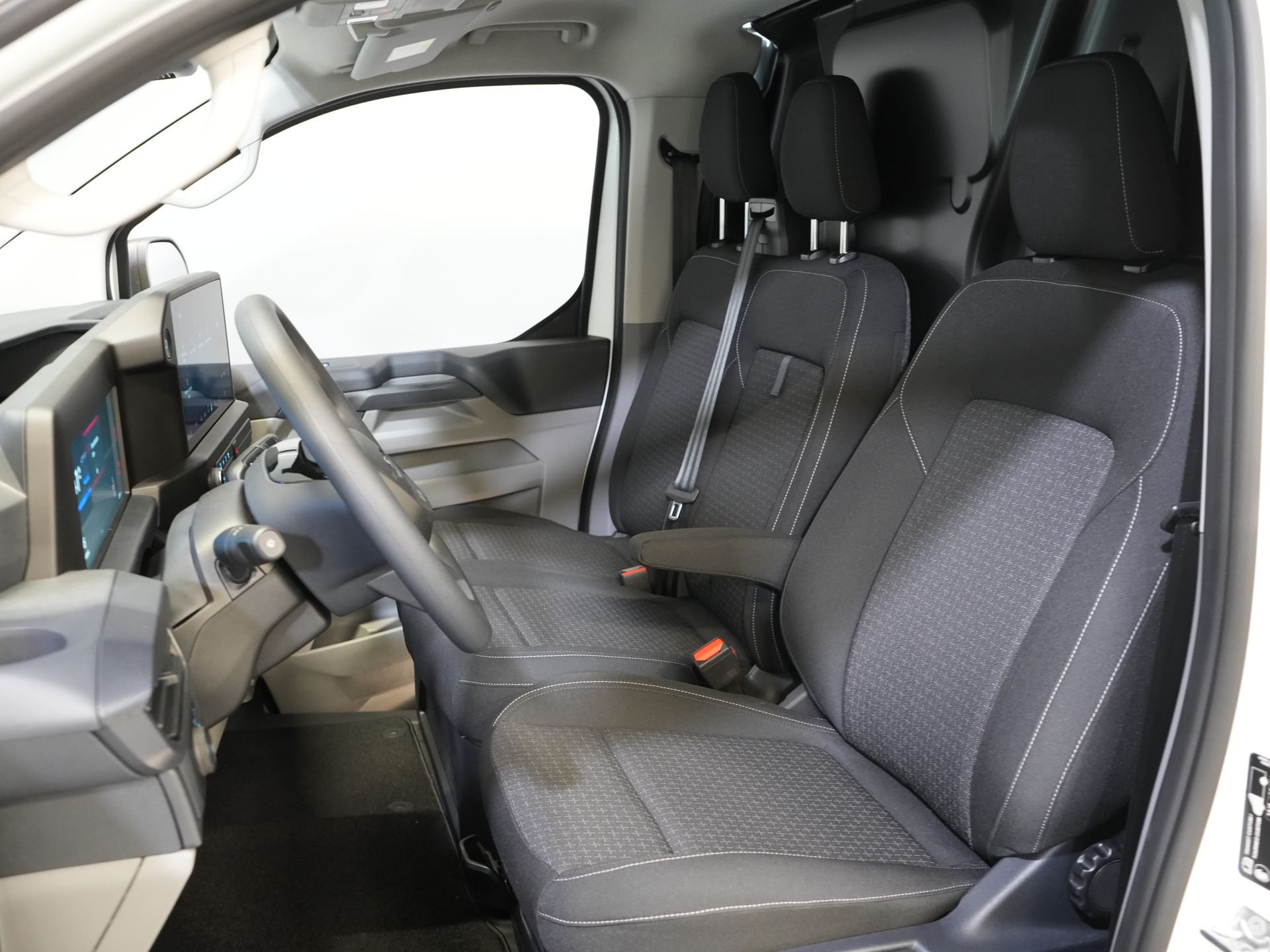 Ford E-Transit Custom Bestelbus 320 Trend 65 kWh 330 km WLTP LED/ Snellader/ 2.3t Trekverm./ Stoelverw./ Carplay/ Climate/ Camera/ PDC/ Cruise 11