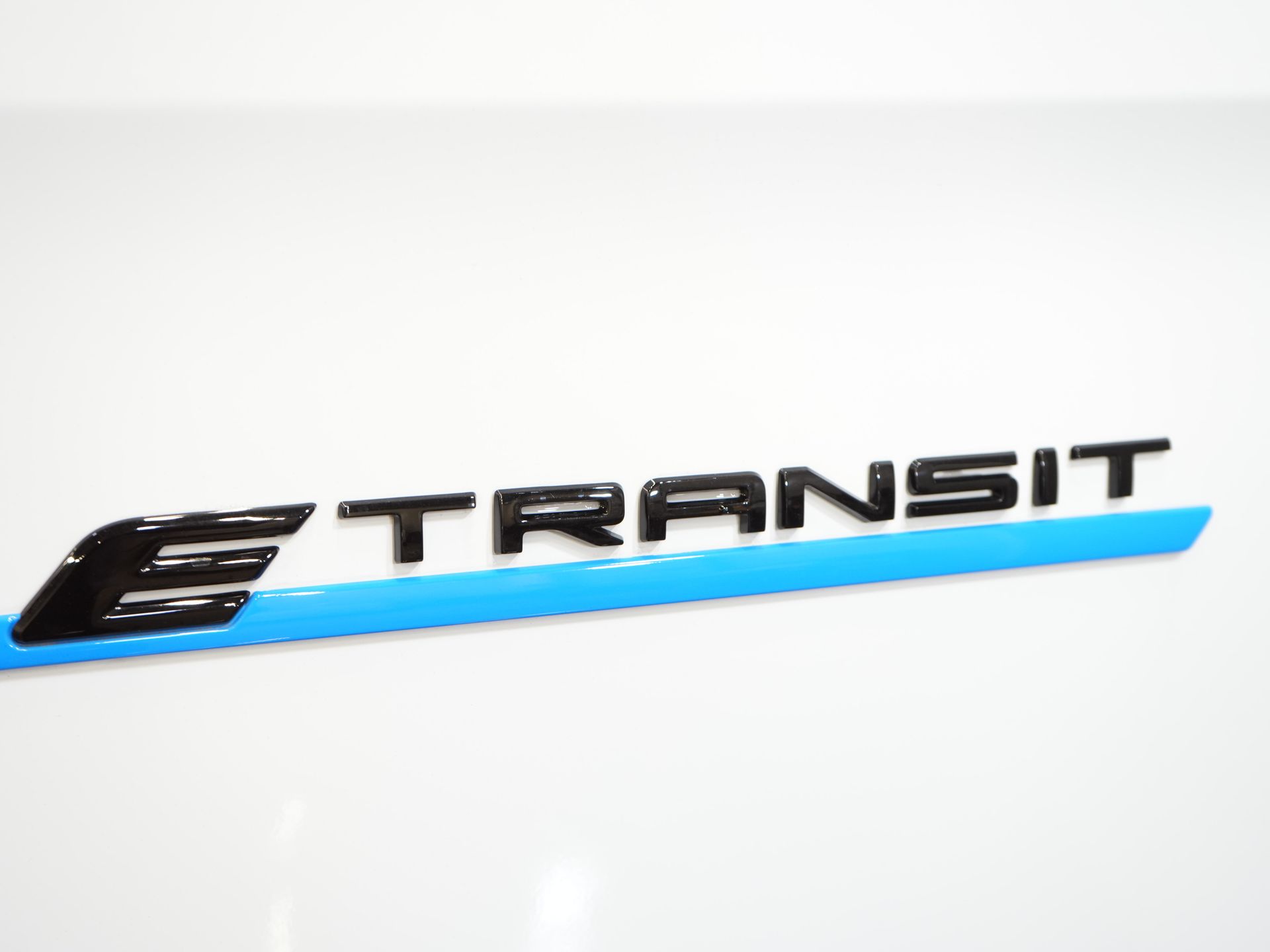 Ford E-Transit Custom Bestelbus 320 Trend 65 kWh 330 km WLTP LED/ Snellader/ 2.3t Trekverm./ Stoelverw./ Carplay/ Climate/ Camera/ PDC/ Cruise 16