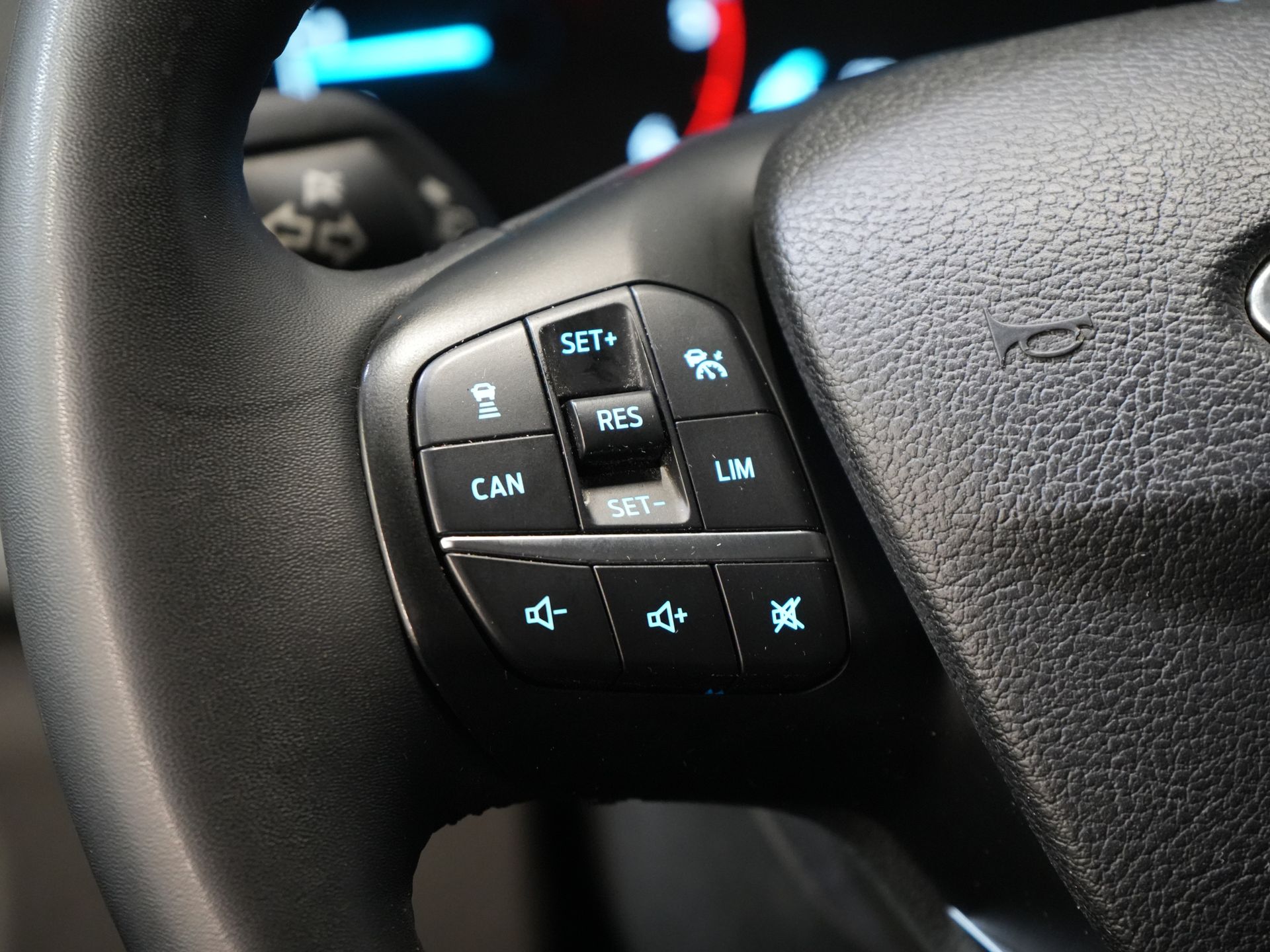 Ford Transit Bestelbus 350 2.0 TDCI 130 pk L3H3 Adapt.Cruise/ 360 Camera/ 270Gr.Deuren/ Stoelverw./ Navi/ Carplay/ PDC/ Climate 18