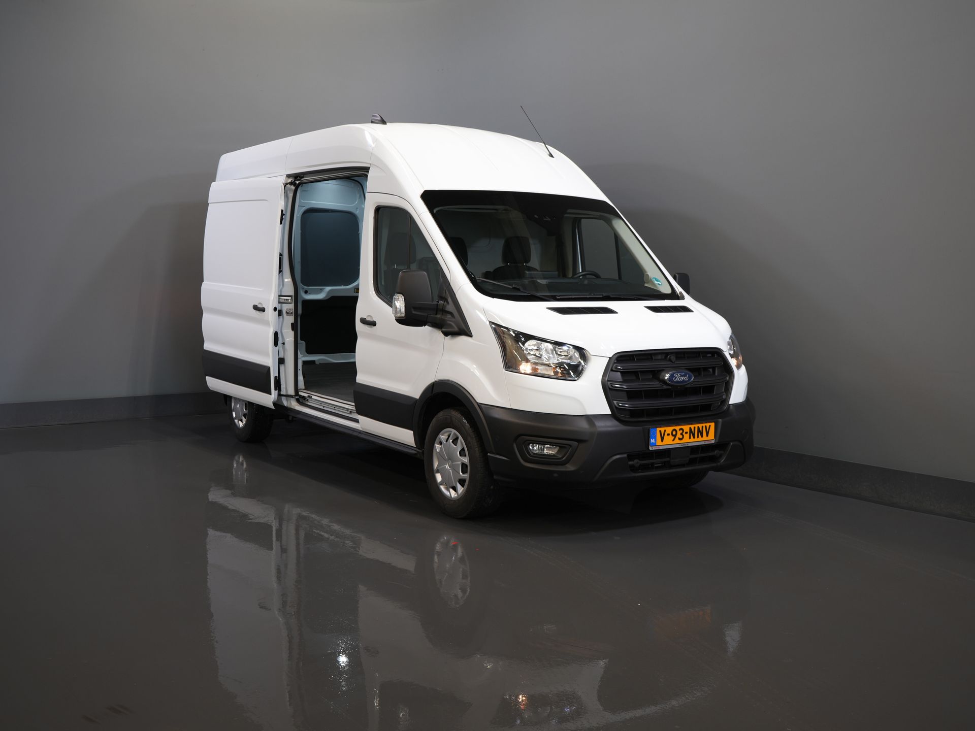 Ford Transit Bestelbus 350 2.0 TDCI 130 pk L3H3 Adapt.Cruise/ 360 Camera/ 270Gr.Deuren/ Stoelverw./ Navi/ Carplay/ PDC/ Climate 8