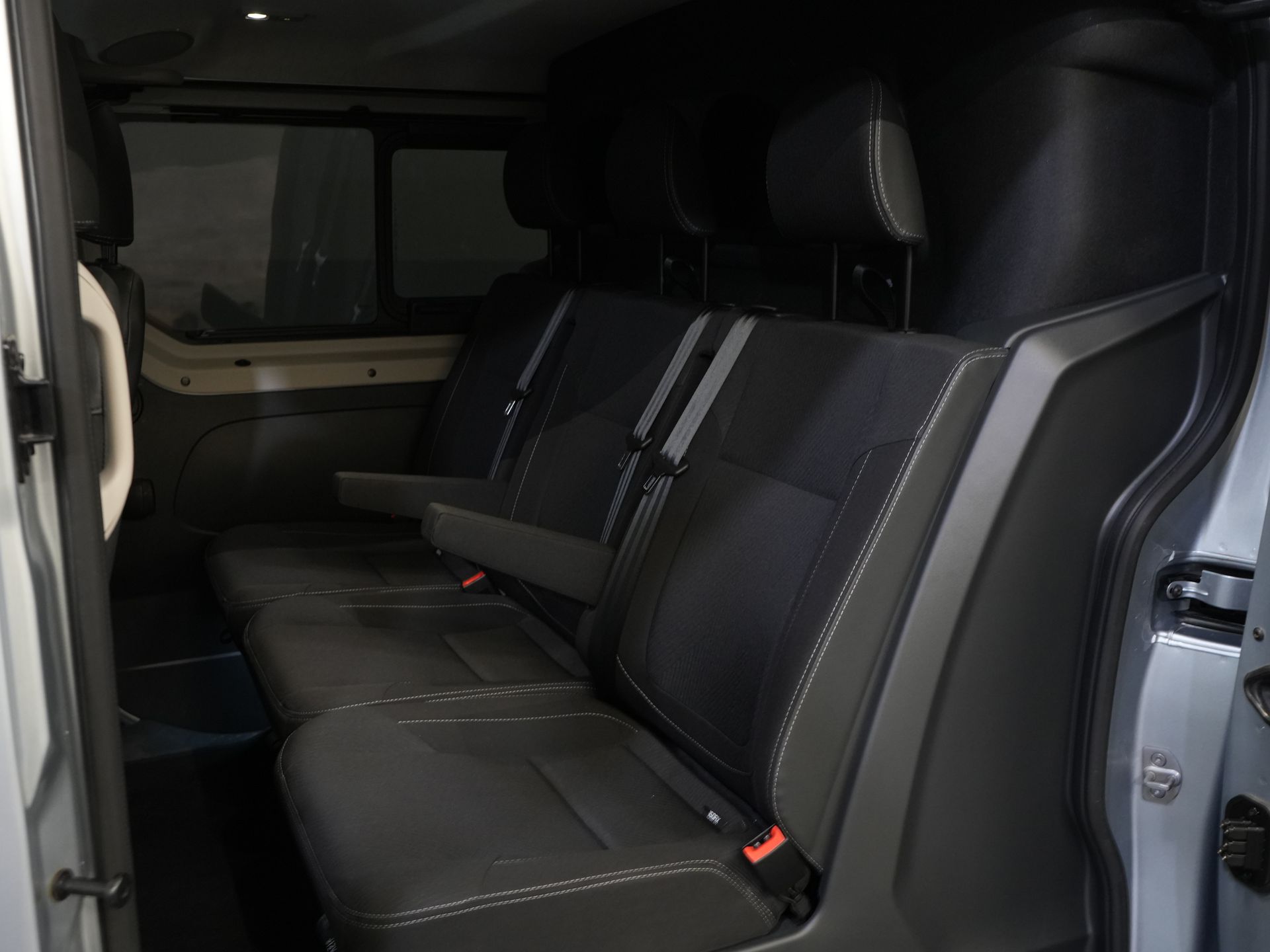 Renault Trafic Bestelbus 2.0 dCi 150 pk Aut. L2 DC Dubbel Cabine NL Auto/ 2xSchuifdeur/ LED/ Carplay/ Climate/ Camera/ PDC/ LMV 16