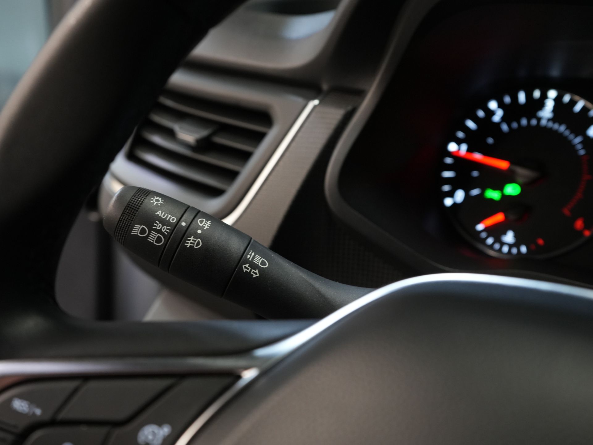 Renault Trafic Bestelbus 2.0 dCi 150 pk Aut. L2 DC Dubbel Cabine NL Auto/ 2xSchuifdeur/ LED/ Carplay/ Climate/ Camera/ PDC/ LMV 17