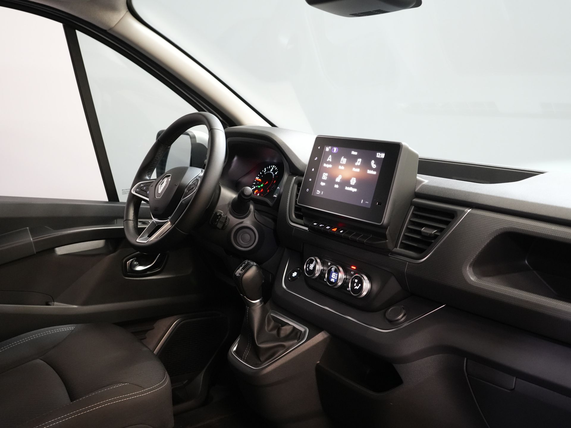 Renault Trafic Bestelbus 2.0 dCi 150 pk Aut. L2 DC Dubbel Cabine NL Auto/ 2xSchuifdeur/ LED/ Carplay/ Climate/ Camera/ PDC/ LMV 2