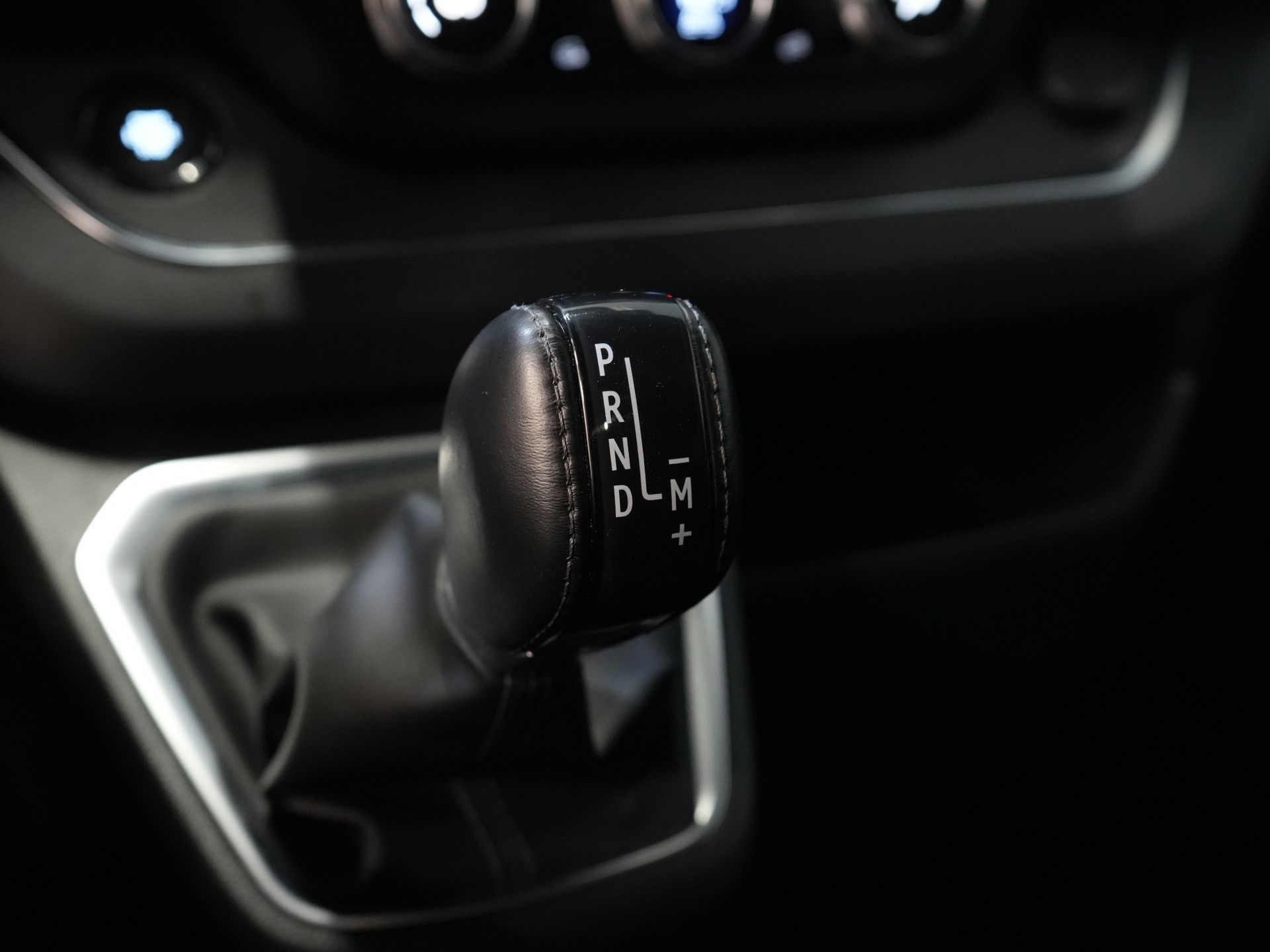 Renault Trafic Bestelbus 2.0 dCi 150 pk Aut. L2 DC Dubbel Cabine NL Auto/ 2xSchuifdeur/ LED/ Carplay/ Climate/ Camera/ PDC/ LMV 21