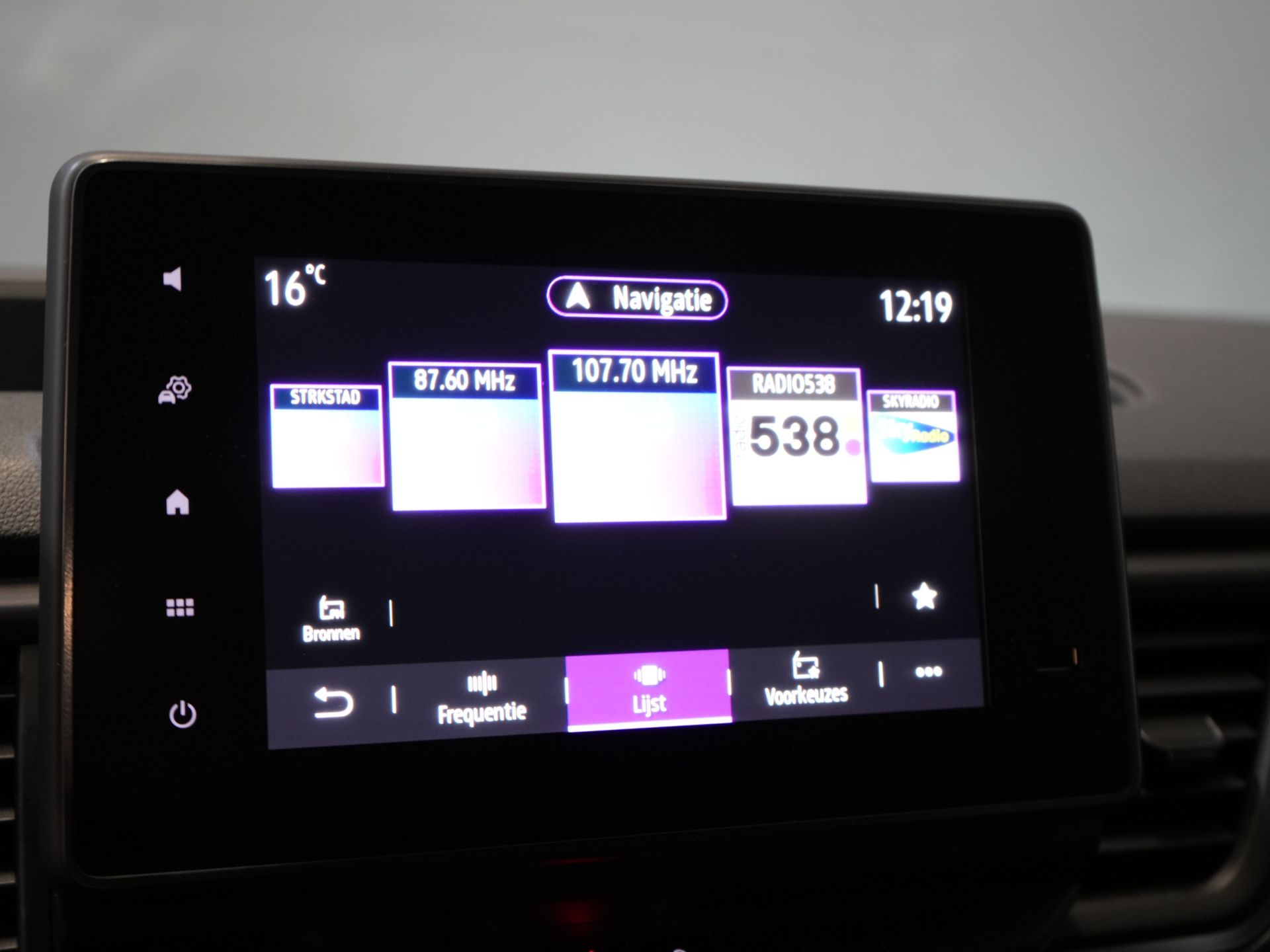 Renault Trafic Bestelbus 2.0 dCi 150 pk Aut. L2 DC Dubbel Cabine NL Auto/ 2xSchuifdeur/ LED/ Carplay/ Climate/ Camera/ PDC/ LMV 23