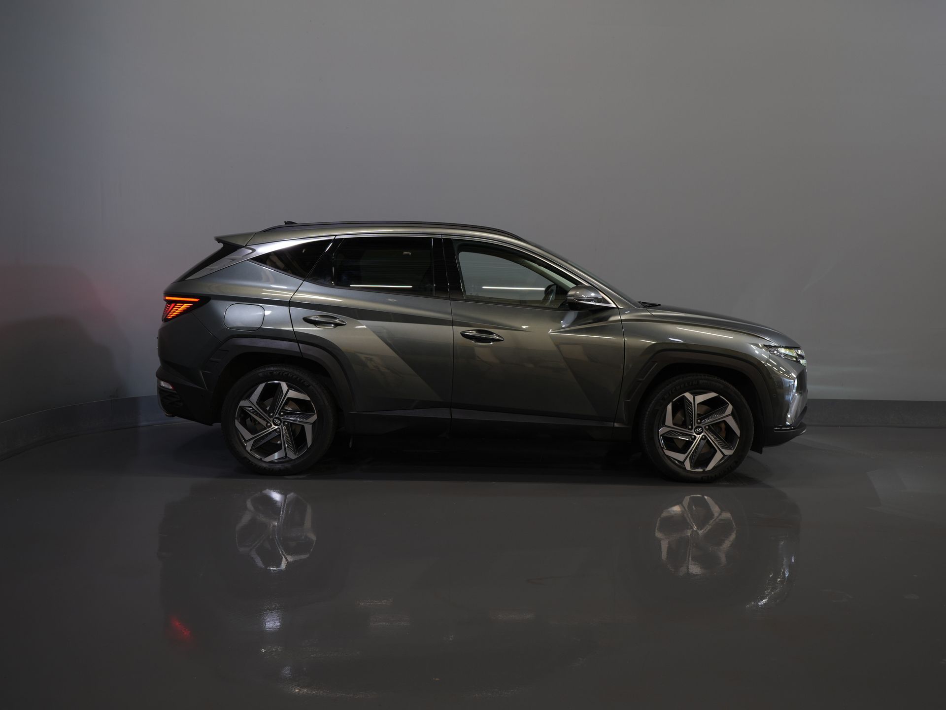 Hyundai Tucson SUV 1.6 T-GDI PHEV Premium 4WD/ Krell/ Leder/ Adapt.Cruise/ Elek.Klep/ Memory/ Stoelverw./ Stoelverk./ Stuurverw. 10