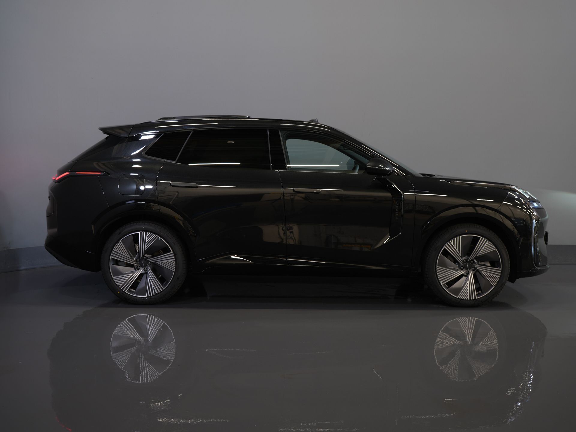 Lynk & Co 08 SUV 1.5 More *Nieuw* Direct Leverbaar! PHEV 200km Elek./ Harman&Kardon/ Pano/ Stoelmassage & koeling/ Elek.Klep/ Adapt.Cruise 10