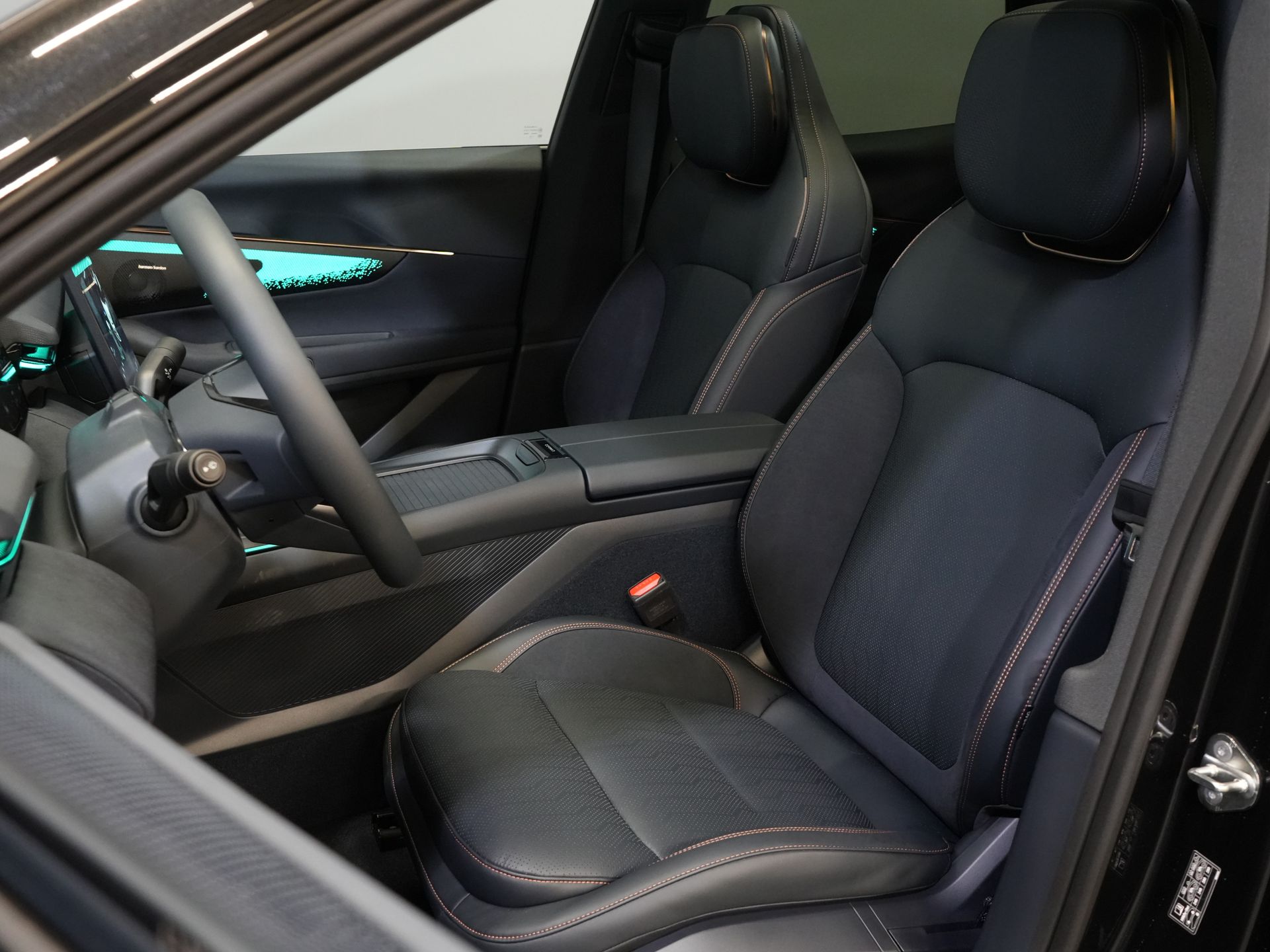 Lynk & Co 08 SUV 1.5 More *Nieuw* Direct Leverbaar! PHEV 200km Elek./ Harman&Kardon/ Pano/ Stoelmassage & koeling/ Elek.Klep/ Adapt.Cruise 11