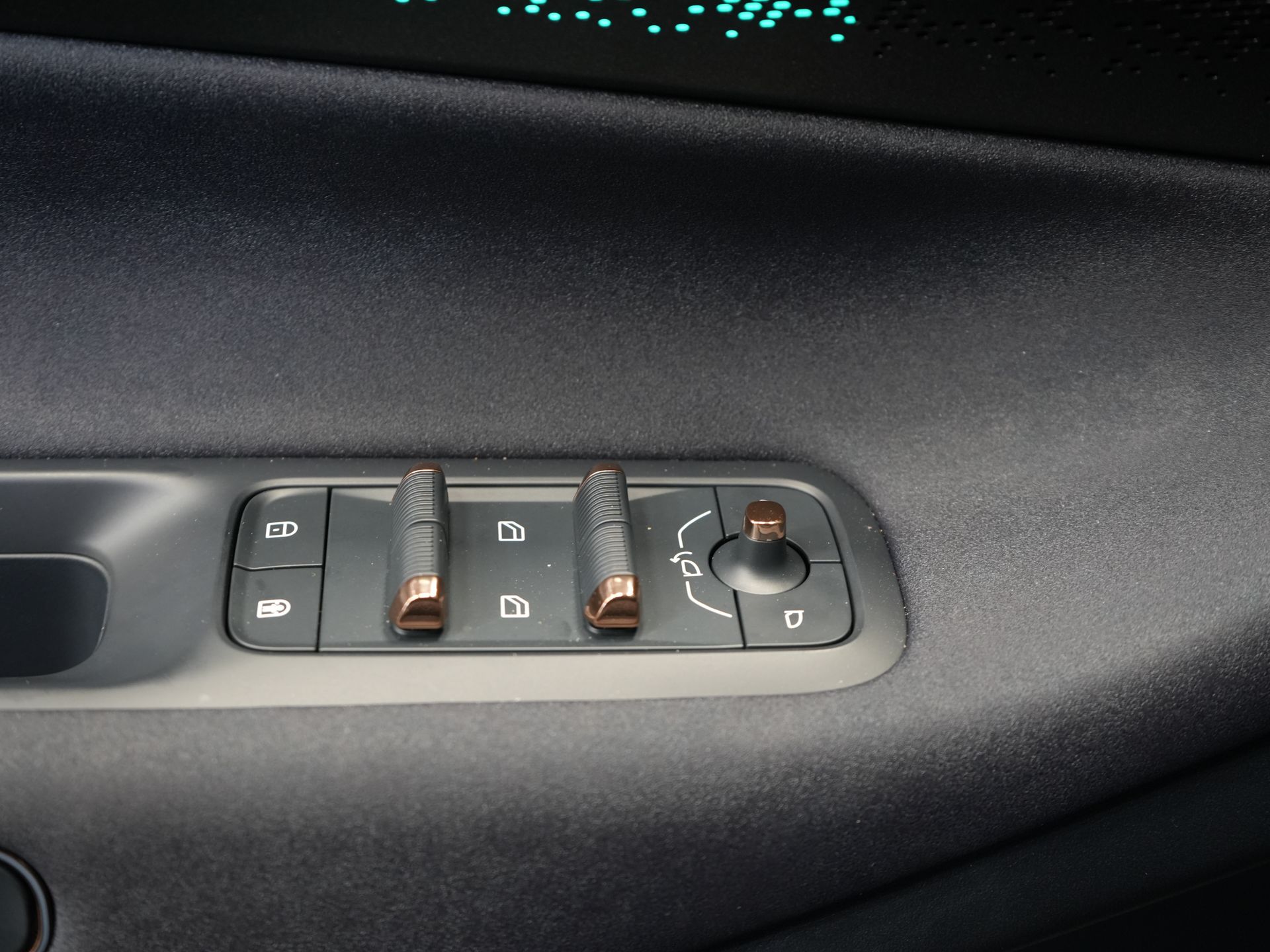 Lynk & Co 08 SUV 1.5 More *Nieuw* Direct Leverbaar! PHEV 200km Elek./ Harman&Kardon/ Pano/ Stoelmassage & koeling/ Elek.Klep/ Adapt.Cruise 21