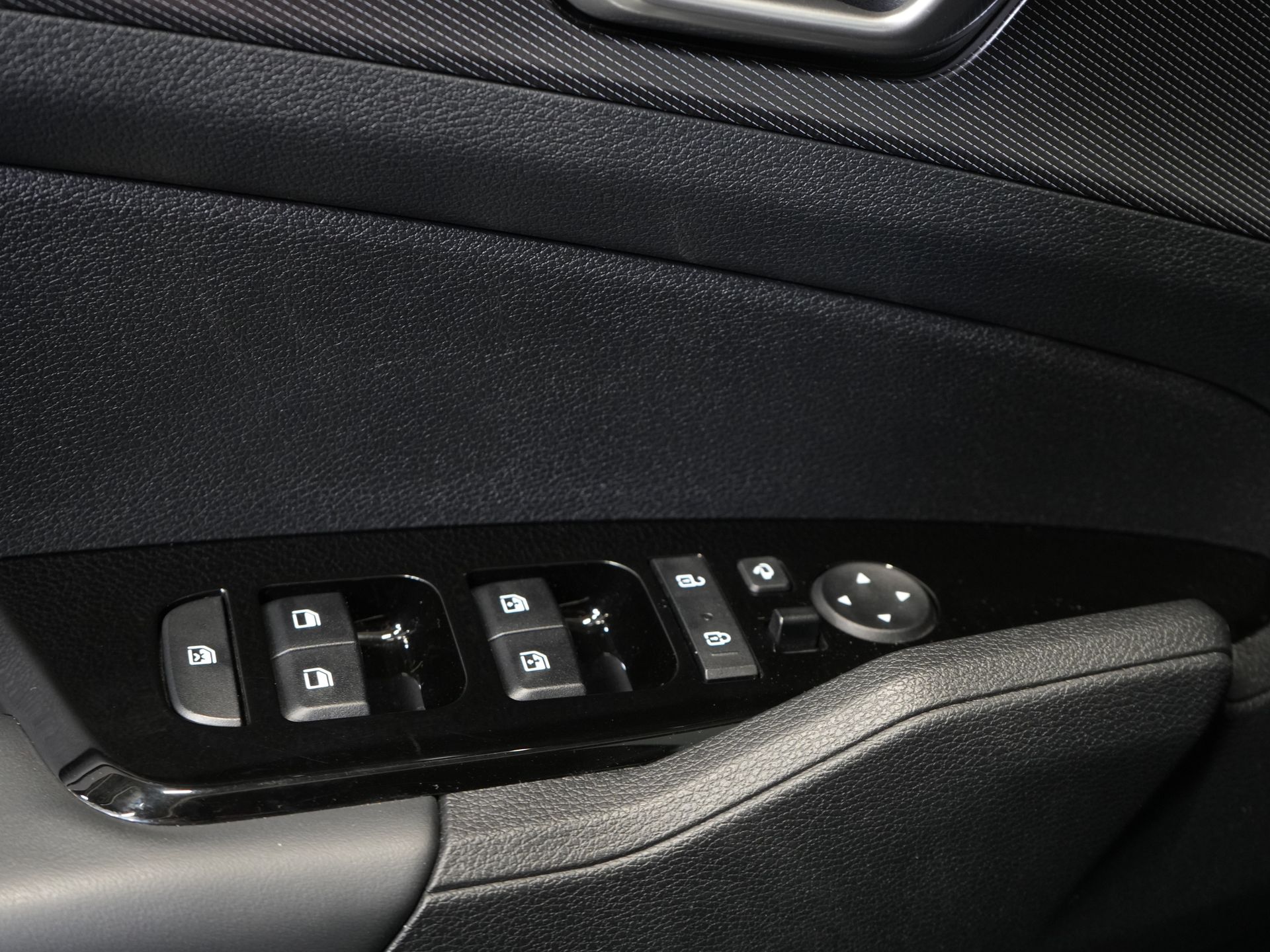 Kia Sportage SUV 1.6 T-GDi Plug-in Hybrid AWD DynamicLine LED/ Virtual Cockpit/ Adapt.Cruise/ Stoelverw./ Stuurverw./ Navi/ Carplay/ Climate/ Cam 20