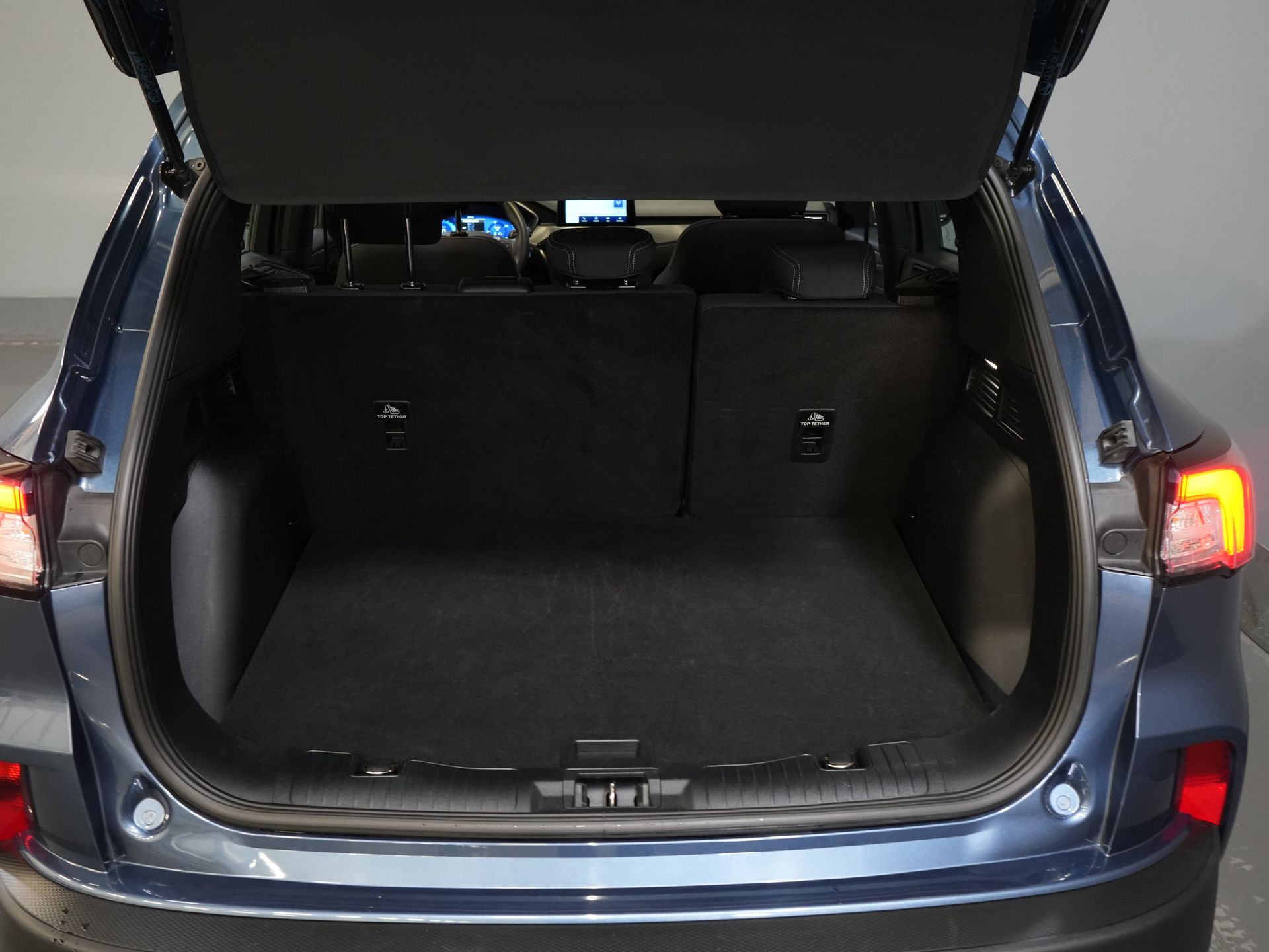 Ford Kuga SUV 2.5 PHEV 225 pk Titanium Navi/ Carplay/ Stoelverw./ Stuurverw./ Camera/ PDC/ Climate 14