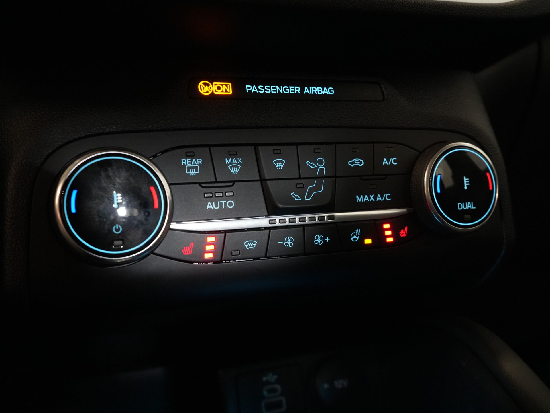 Ford Kuga SUV 2.5 PHEV 225 pk Titanium Navi/ Carplay/ Stoelverw./ Stuurverw./ Camera/ PDC/ Climate 25