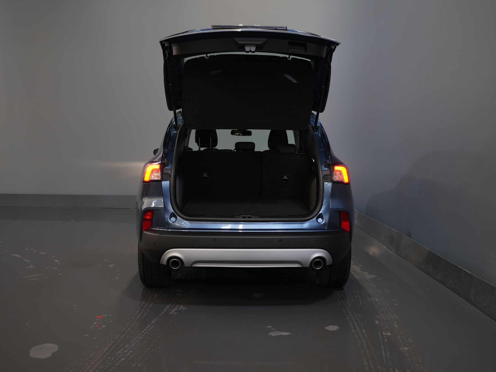 Ford Kuga SUV 2.5 PHEV 225 pk Titanium Navi/ Carplay/ Stoelverw./ Stuurverw./ Camera/ PDC/ Climate 4