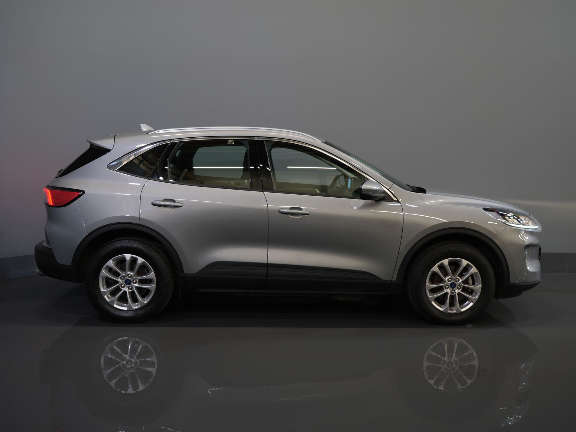 Ford Kuga SUV 2.5 PHEV 225 pk Titanium Navi/ Carplay/Stoelverw./Stuurverw./ Camera/ PDC/ Climate 10