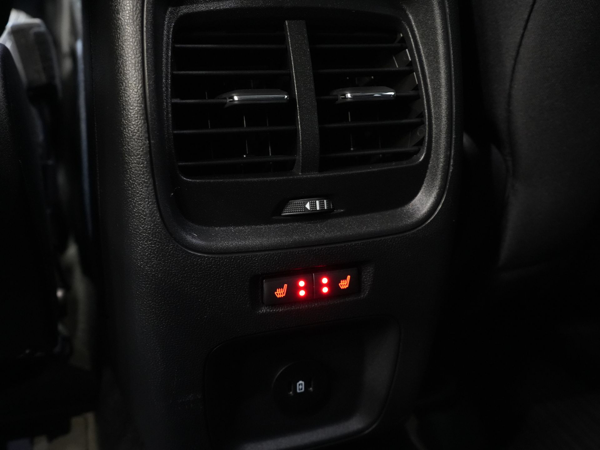 Ford Kuga SUV 2.5 PHEV 225 pk Titanium Navi/ Carplay/Stoelverw./Stuurverw./ Camera/ PDC/ Climate 18