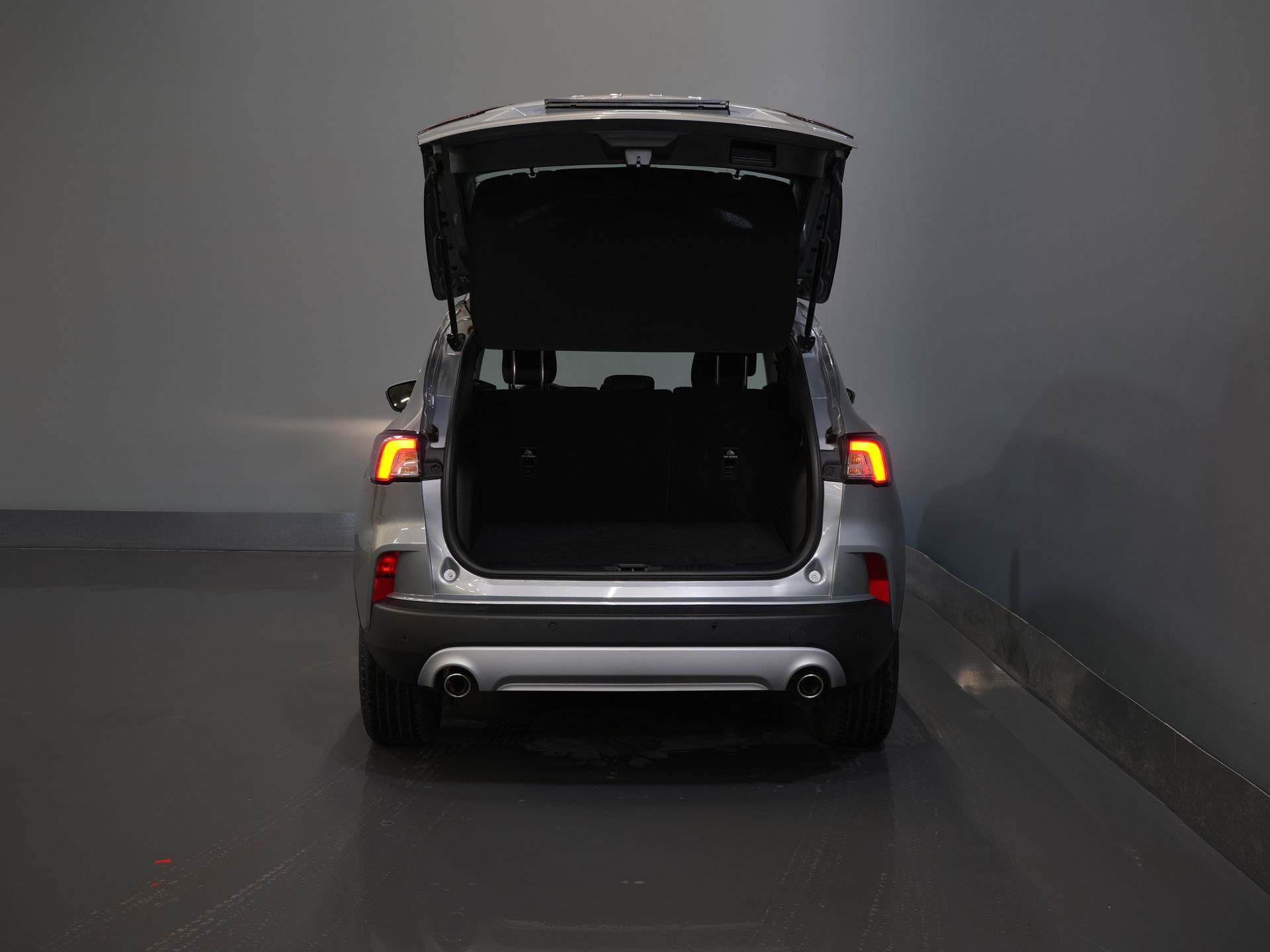 Ford Kuga SUV 2.5 PHEV 225 pk Titanium Navi/ Carplay/Stoelverw./Stuurverw./ Camera/ PDC/ Climate 4